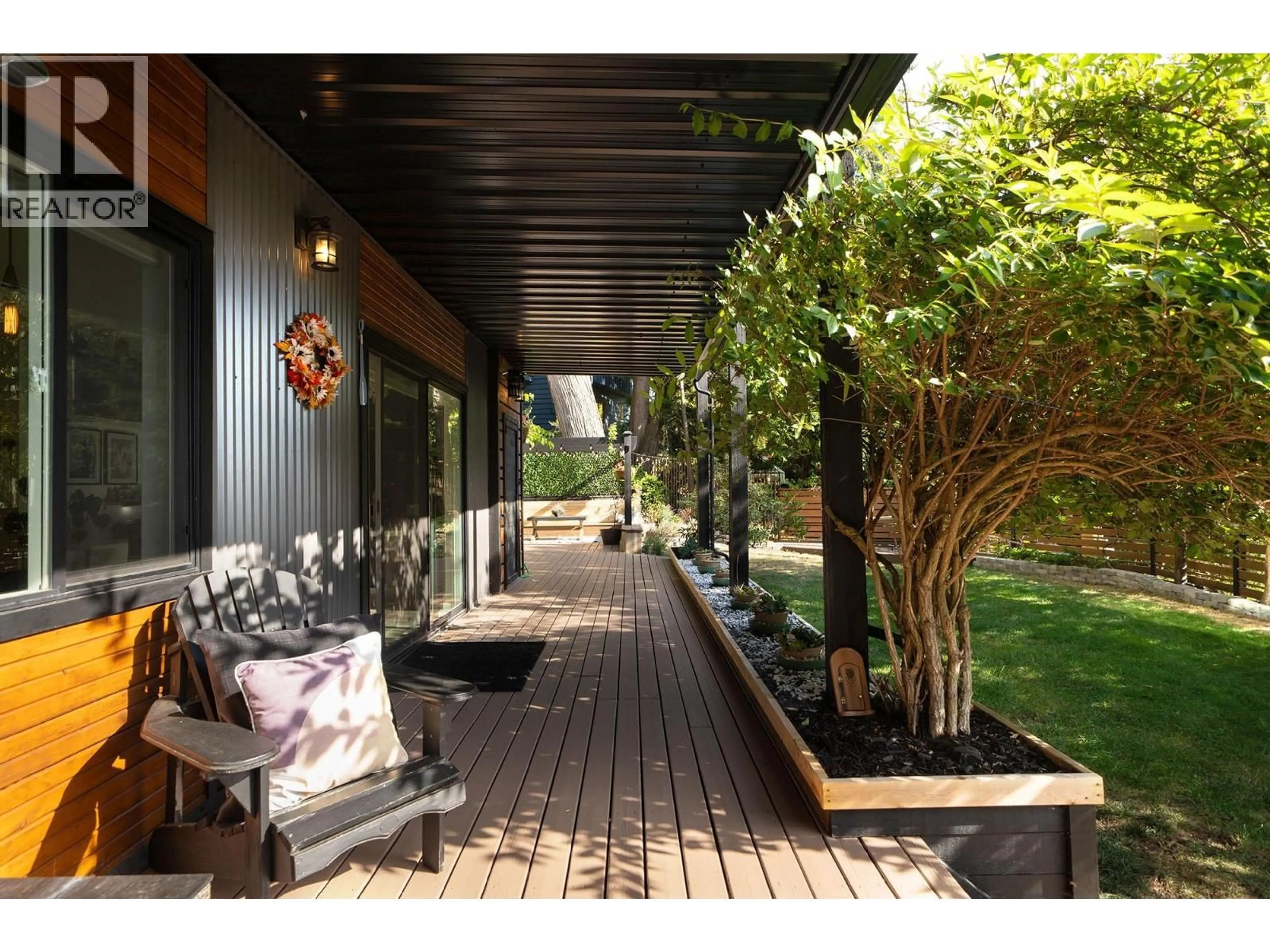 Patio, street for 955 WINDJAMMER ROAD, Bowen Island British Columbia V0N1G2