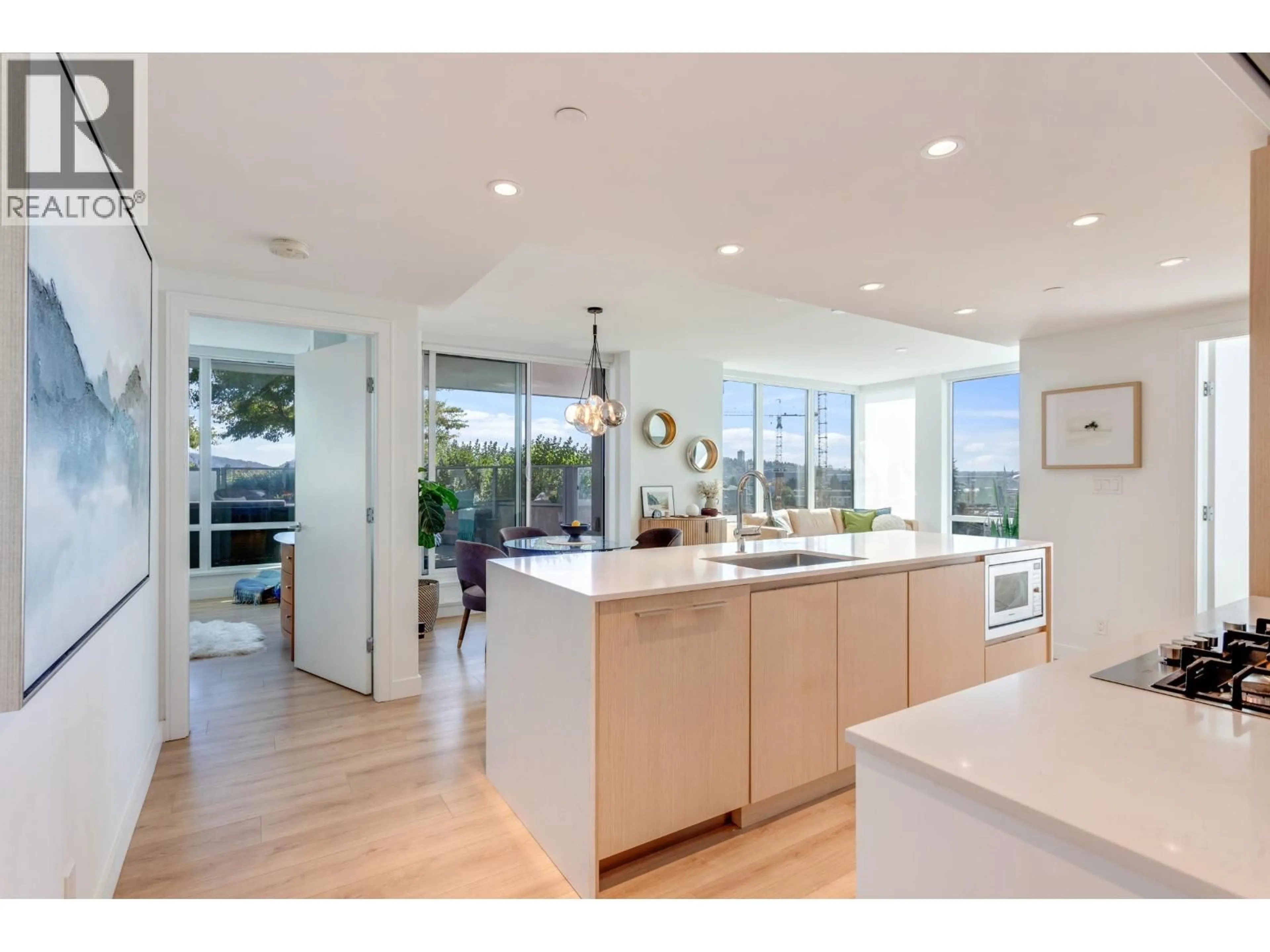 Open concept kitchen, unknown for 706 - 1500 FERN STREET, North Vancouver British Columbia V7J0E6