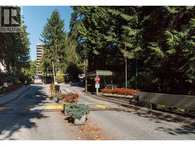 202 - 2012 FULLERTON AVENUE, North Vancouver 2