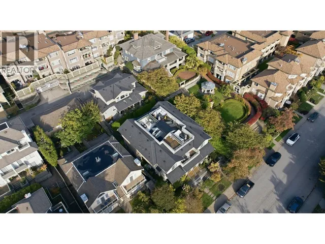 248 6TH STREET, North Vancouver 2