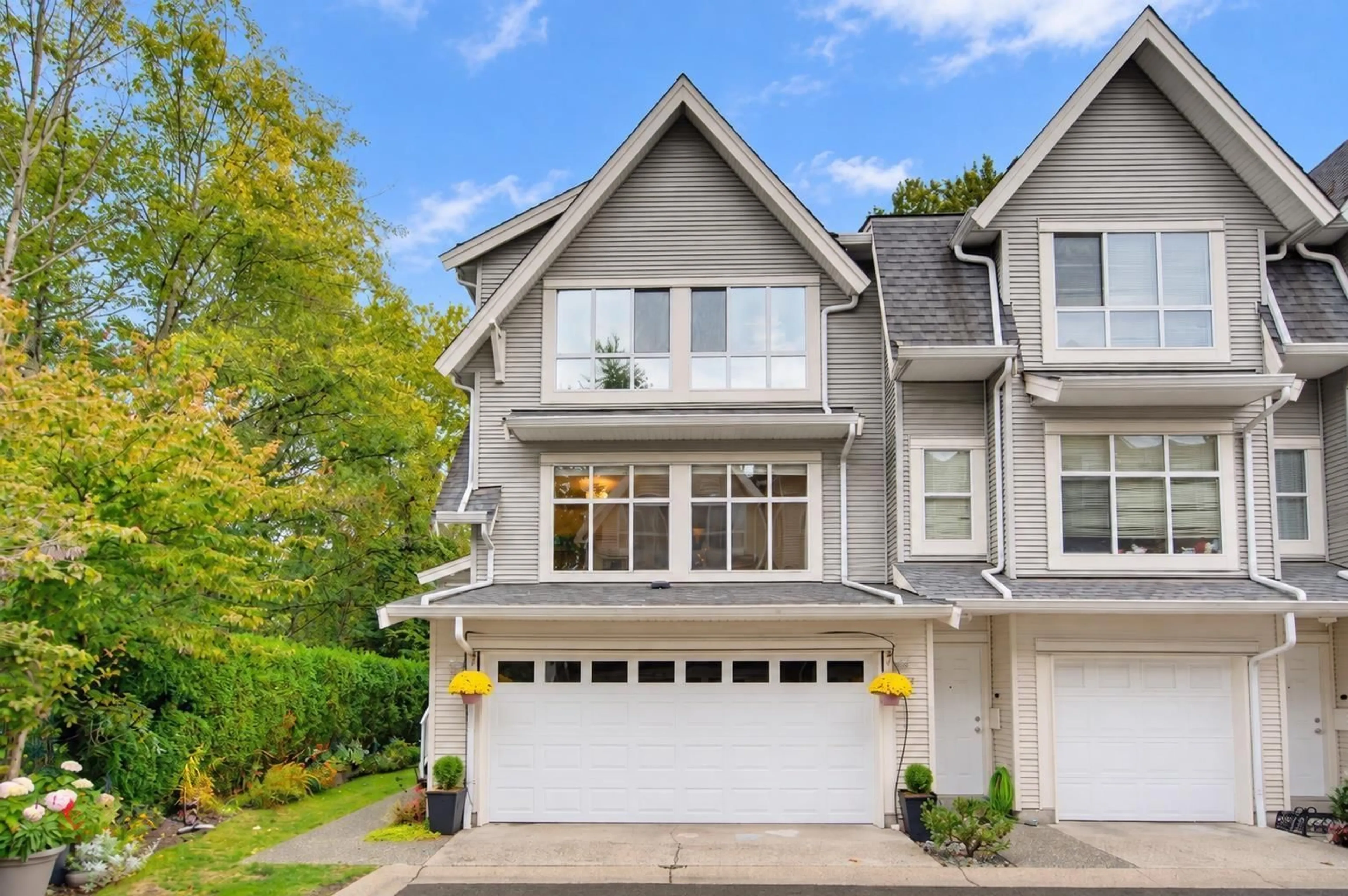 Home with vinyl exterior material, street for 72 - 6450 199 STREET, Langley British Columbia V2Y2X1