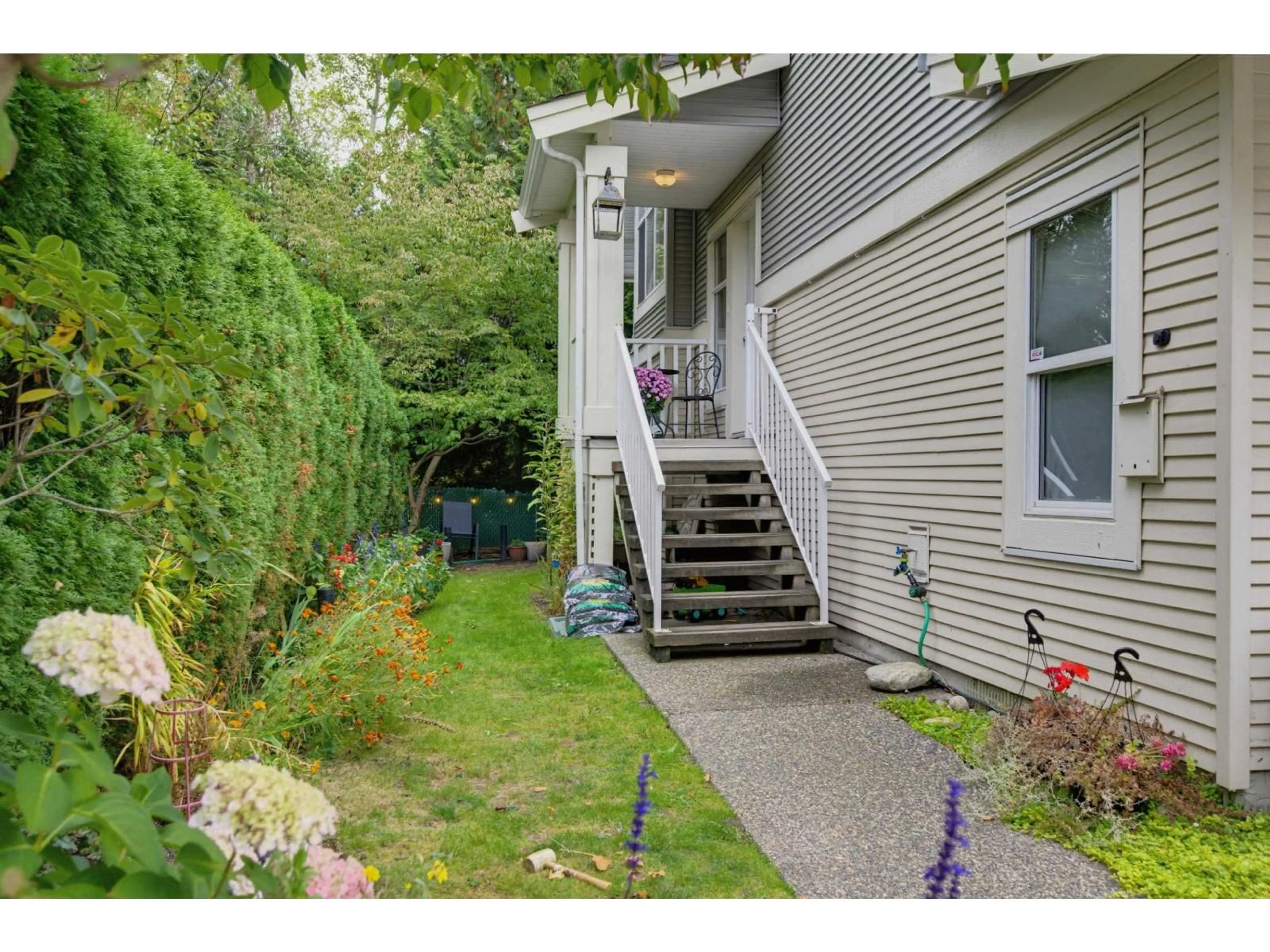 Patio, street for 72 - 6450 199 STREET, Langley British Columbia V2Y2X1