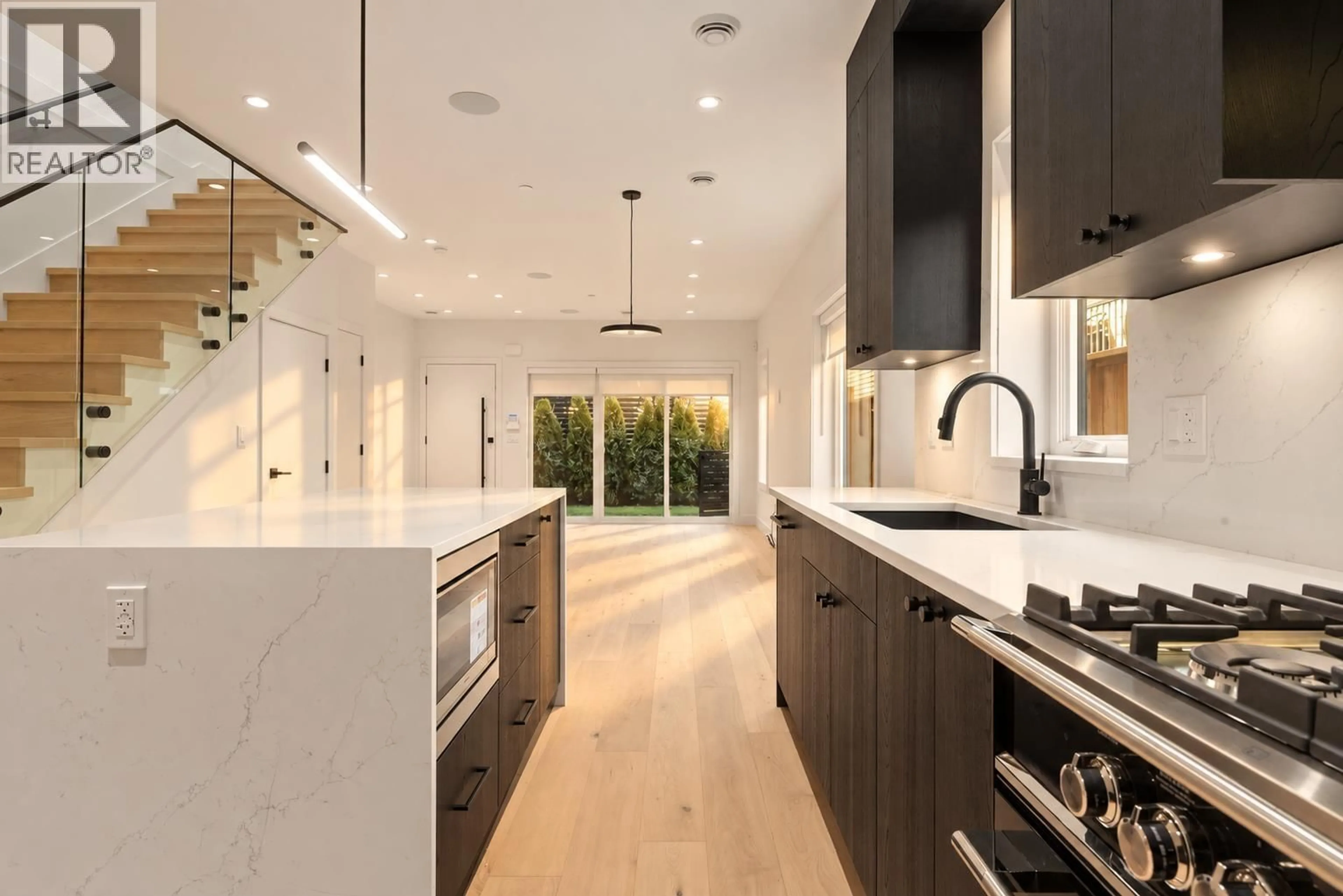 Contemporary kitchen, unknown for 1 - 2539 GRANT STREET, Vancouver British Columbia V5K3G6