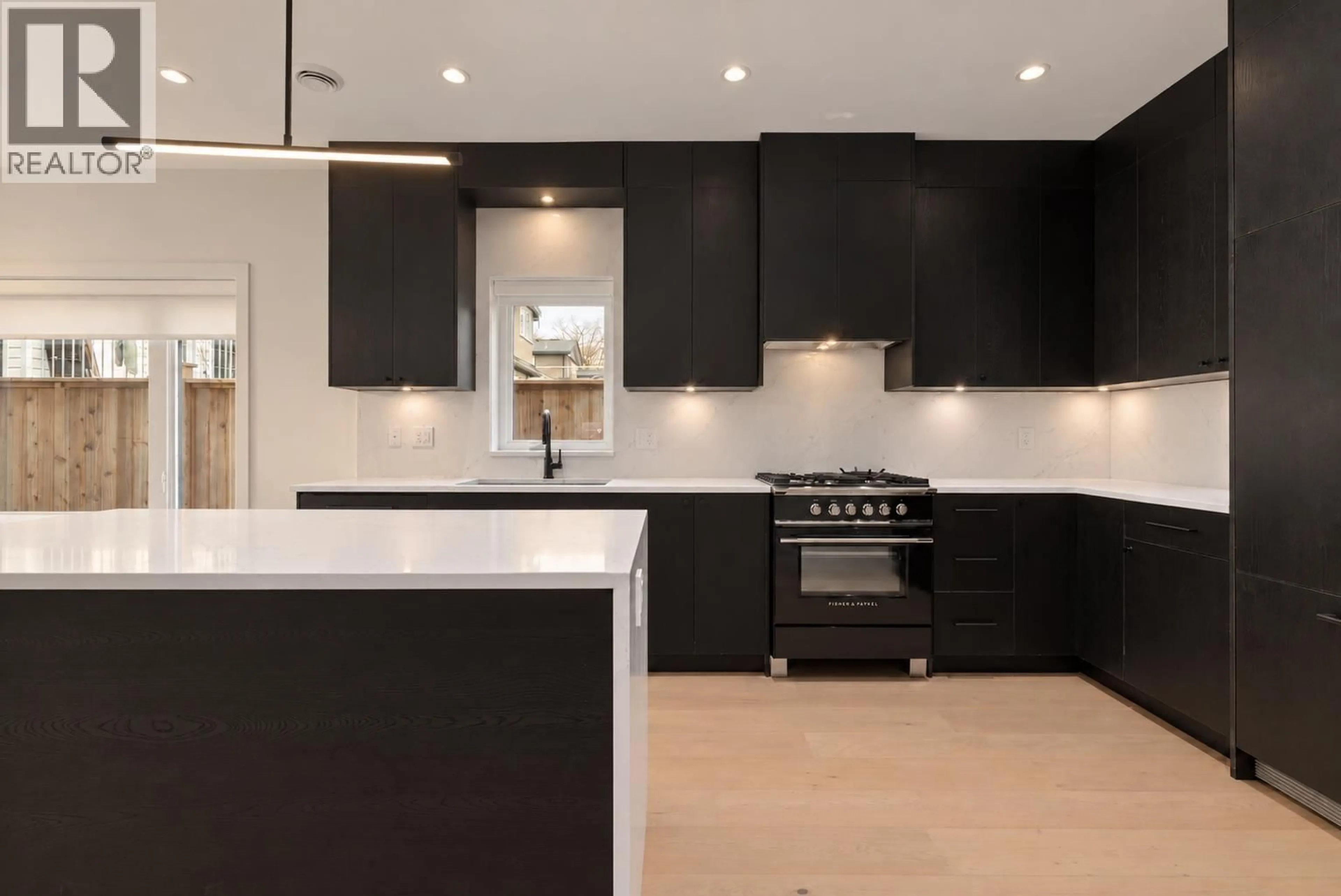 Contemporary kitchen, unknown for 1 - 2539 GRANT STREET, Vancouver British Columbia V5K3G6