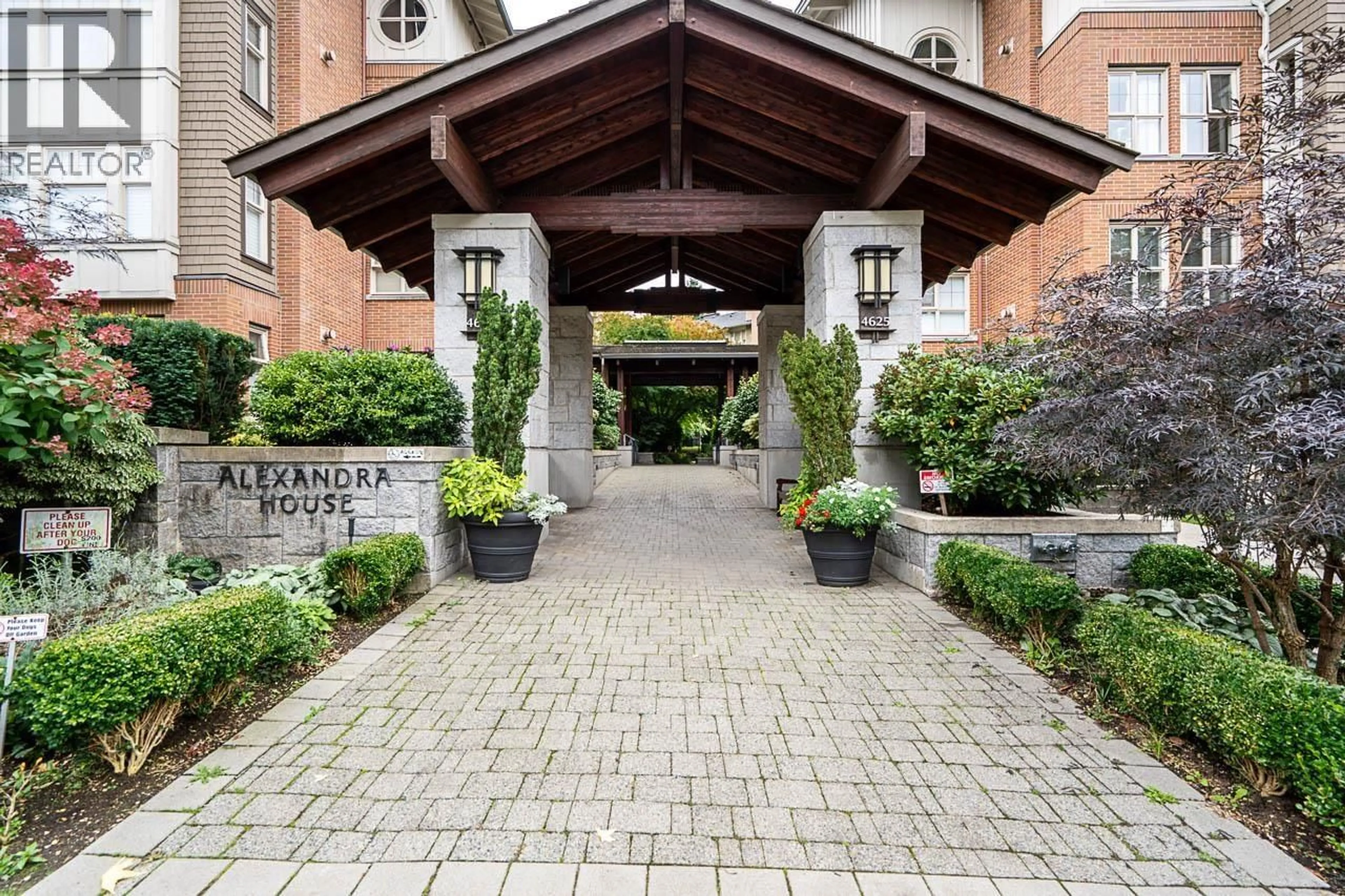 Indoor foyer for 1406 - 4655 VALLEY DRIVE, Vancouver British Columbia V6J5L6
