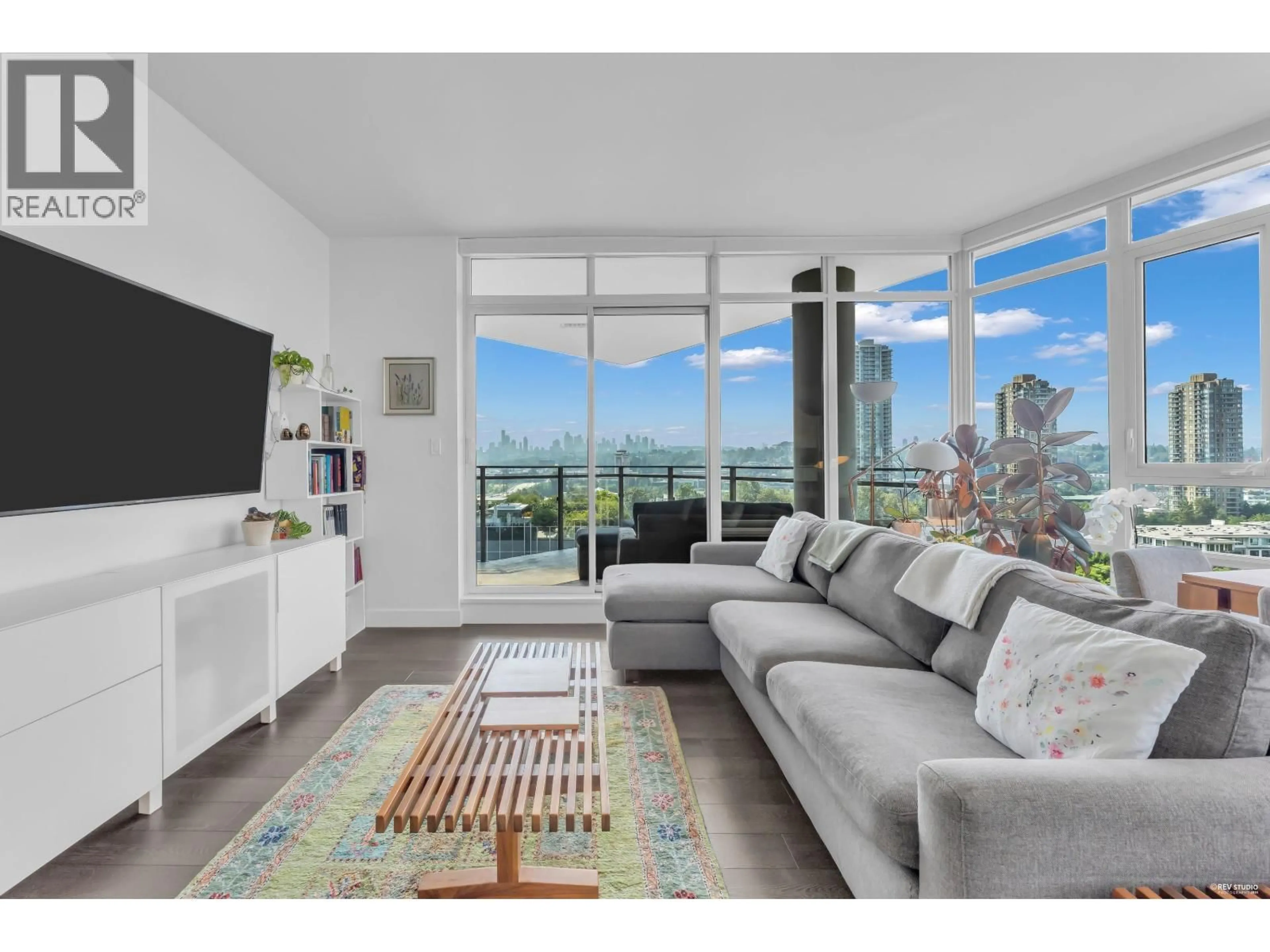 Living room with furniture, unknown for 910 - 2008 ROSSER AVENUE, Burnaby British Columbia V5C0H8