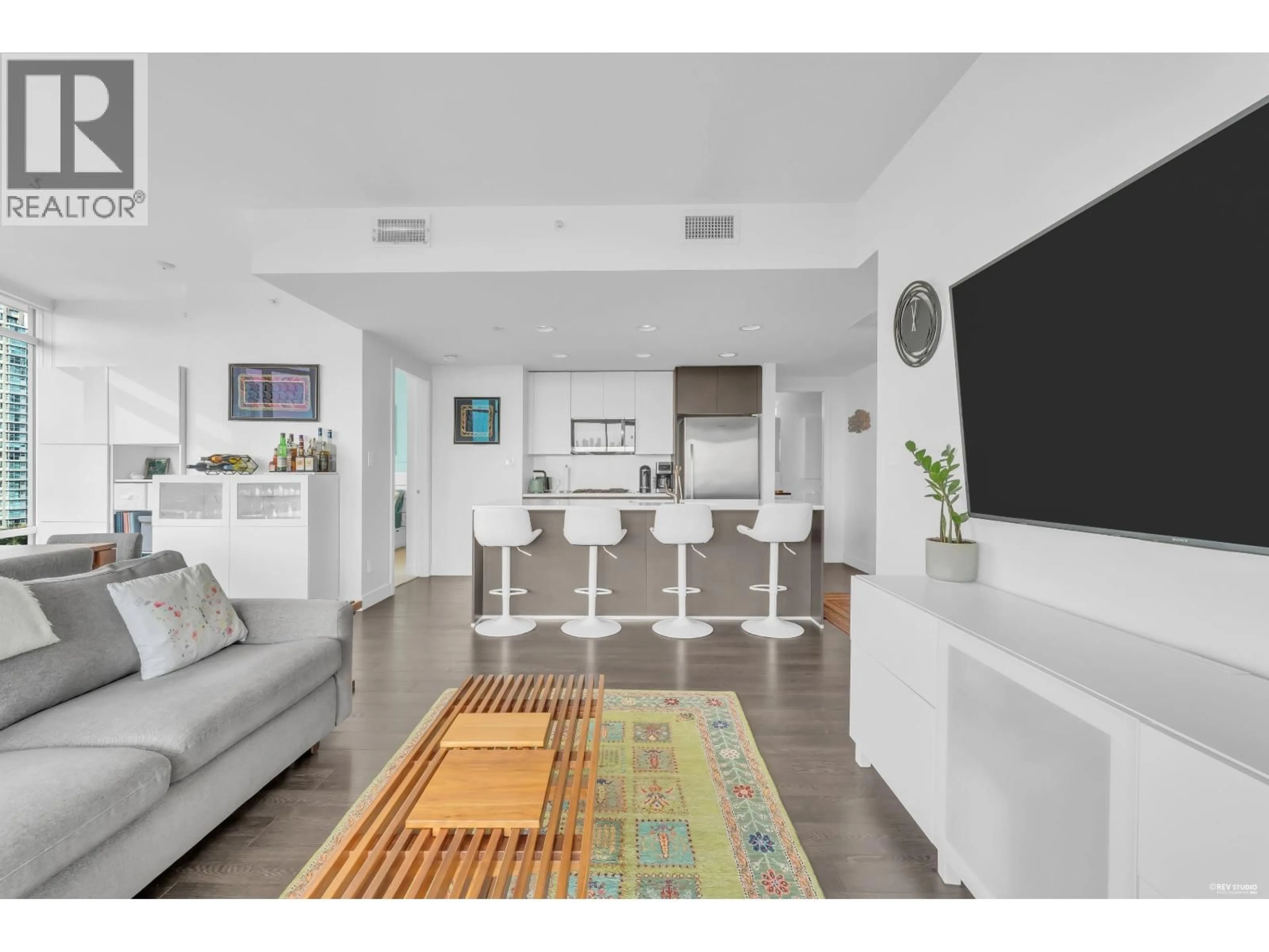 Living room with furniture, unknown for 910 - 2008 ROSSER AVENUE, Burnaby British Columbia V5C0H8