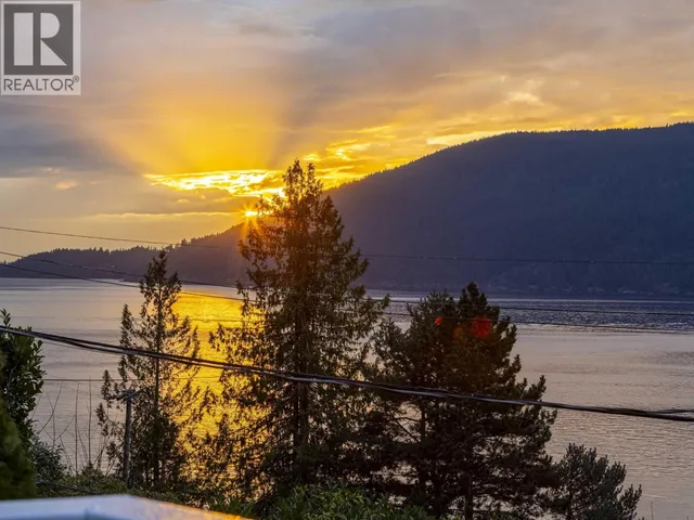 6252 WELLINGTON AVENUE, West Vancouver 2