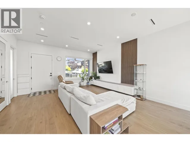 742 58TH AVENUE, Vancouver 5