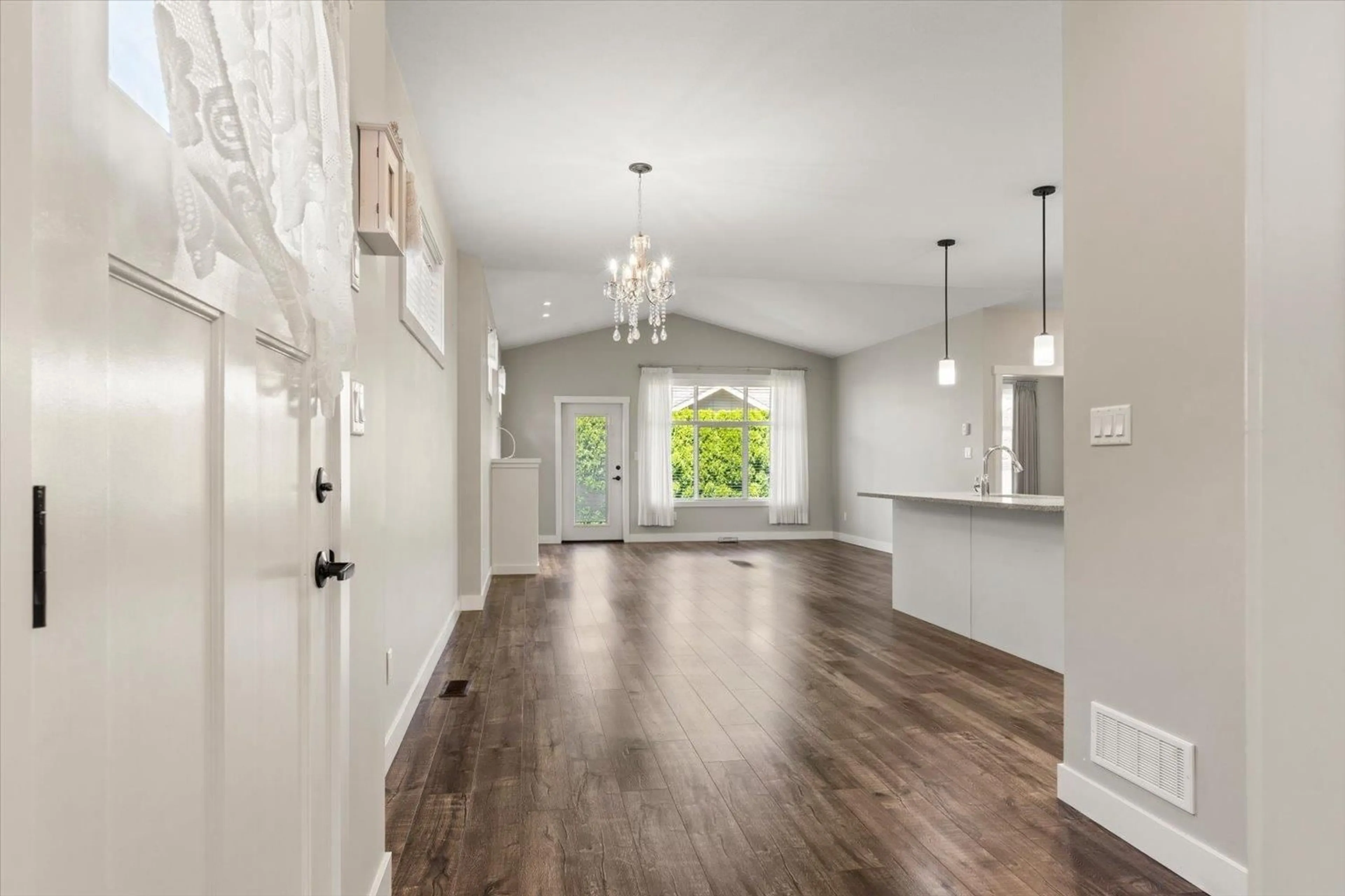 Indoor entryway for 9 - 7319 MORROW ROAD, Agassiz British Columbia V0M1A2