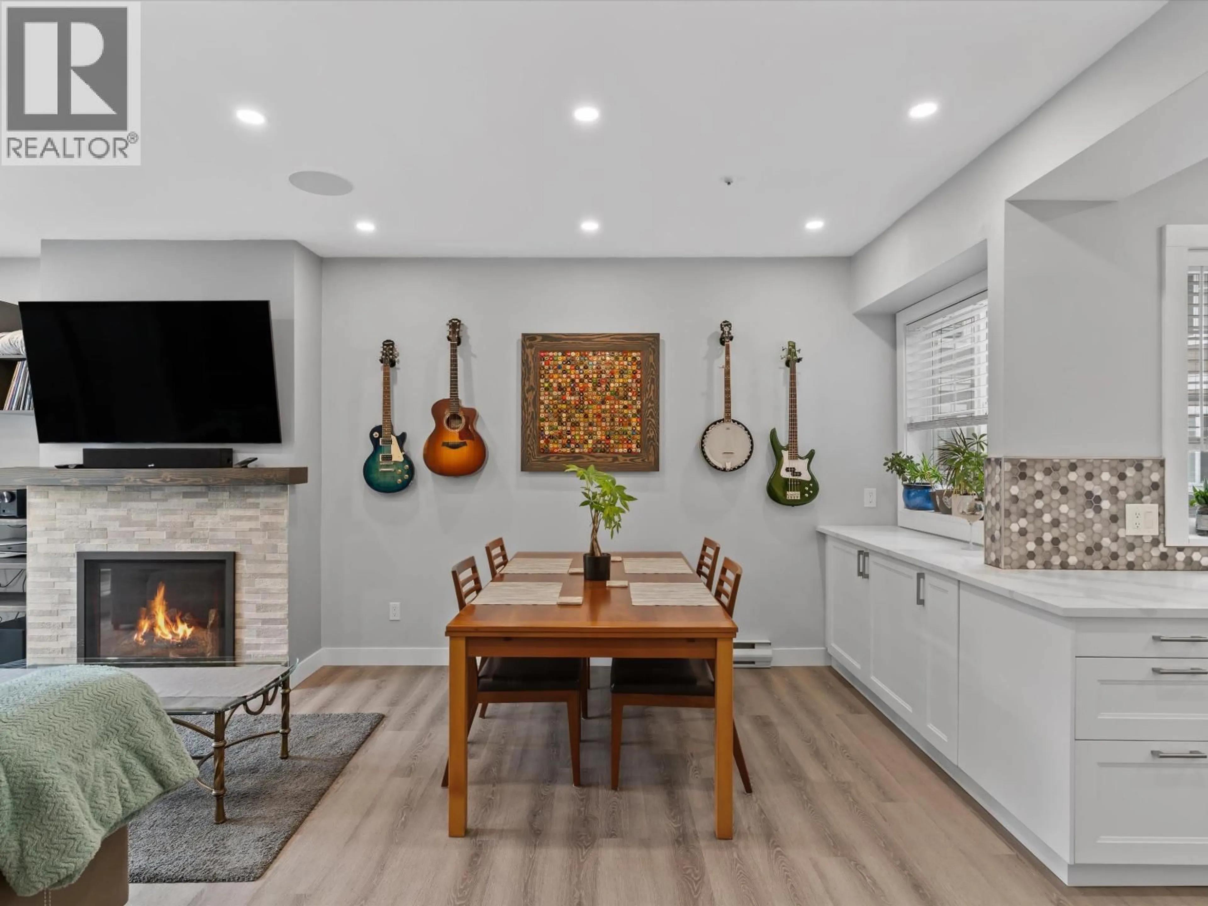Open concept kitchen, unknown for 17 - 2422 HAWTHORNE AVENUE, Port Coquitlam British Columbia V3C6K7