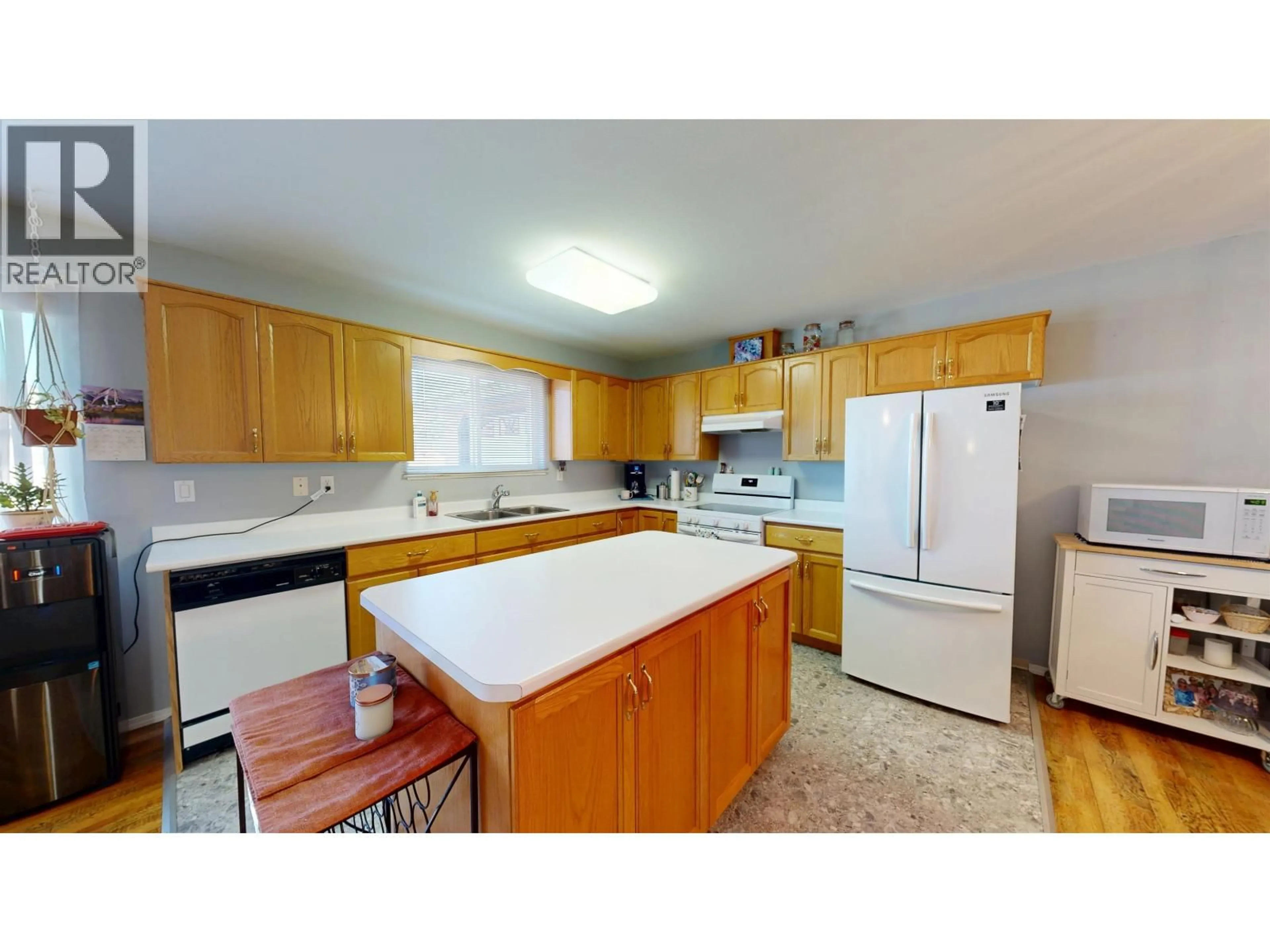 Standard kitchen, unknown for 2 202 8TH STREET, 100 Mile House British Columbia V0K2E0