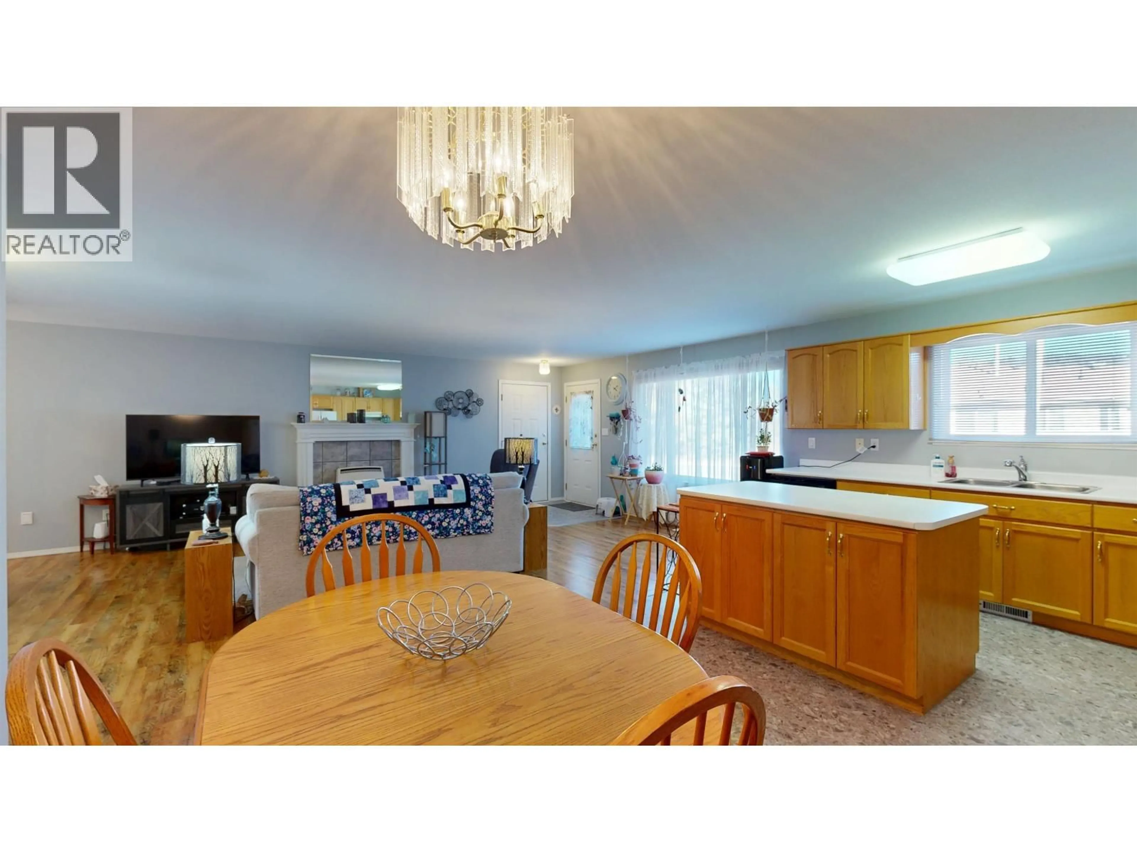 Open concept kitchen, unknown for 2 202 8TH STREET, 100 Mile House British Columbia V0K2E0