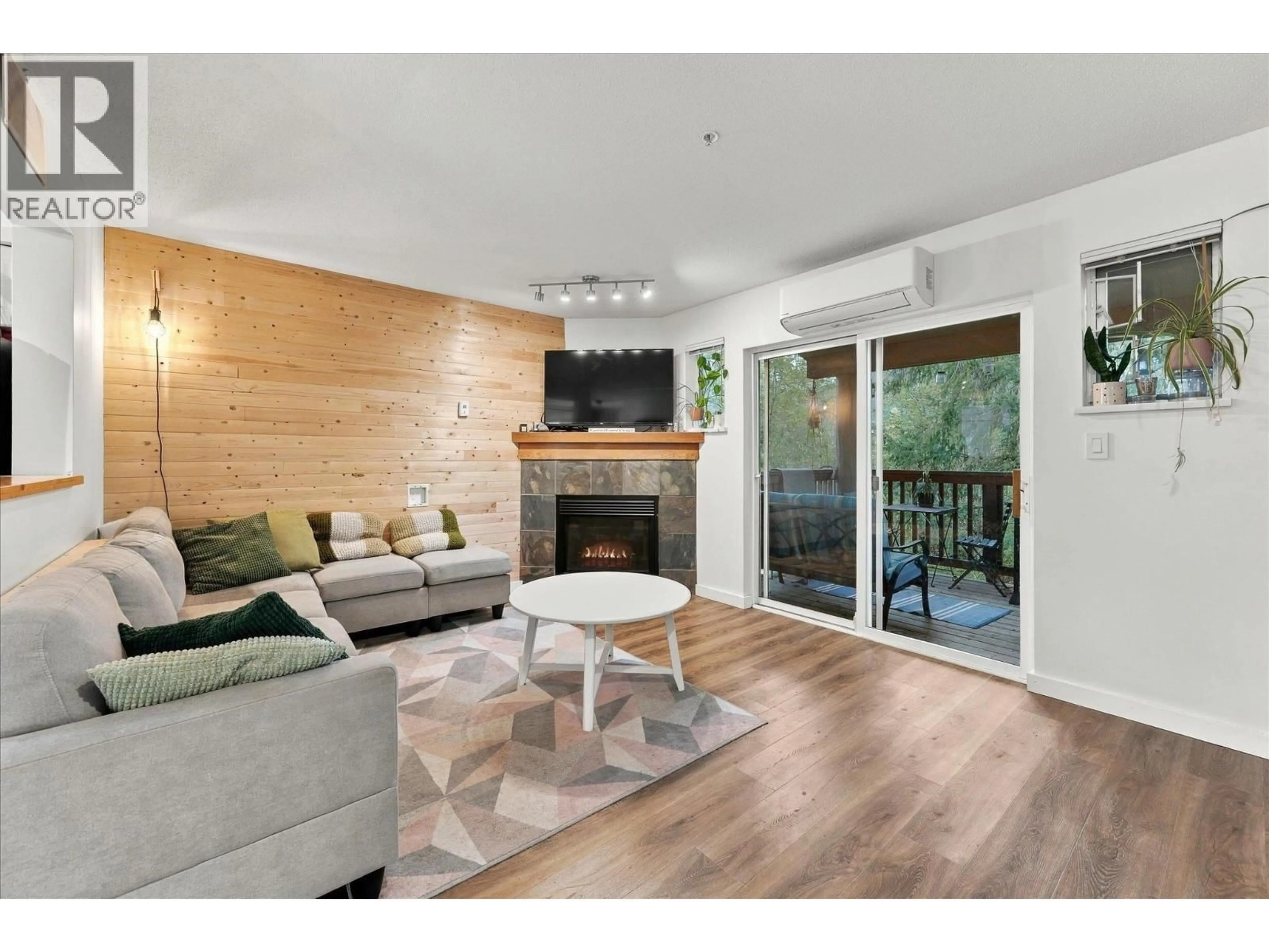 Living room with furniture, wood/laminate floor for 14 - 1450 VINE ROAD ROAD, Pemberton British Columbia V0N2L1