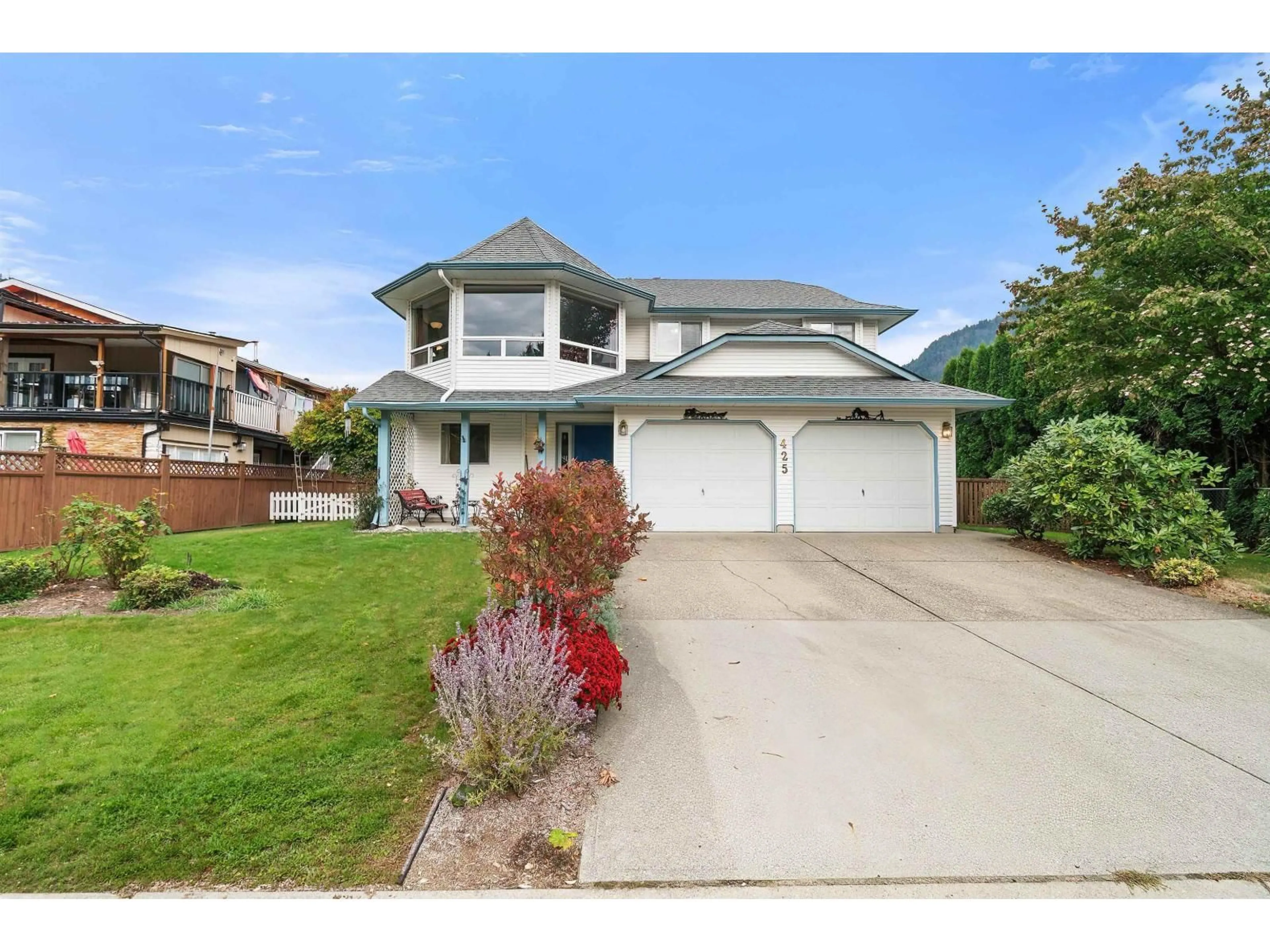 Home with vinyl exterior material, street for 425 HADWAY DRIVE, Harrison Hot Springs British Columbia V0M1K0