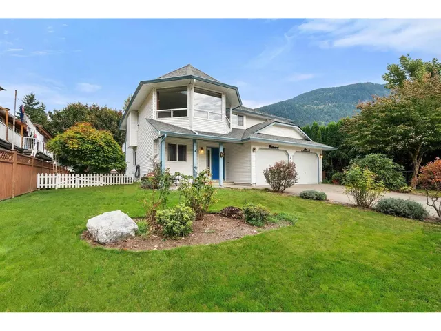 425 HADWAY DRIVE, Harrison Hot Springs 2