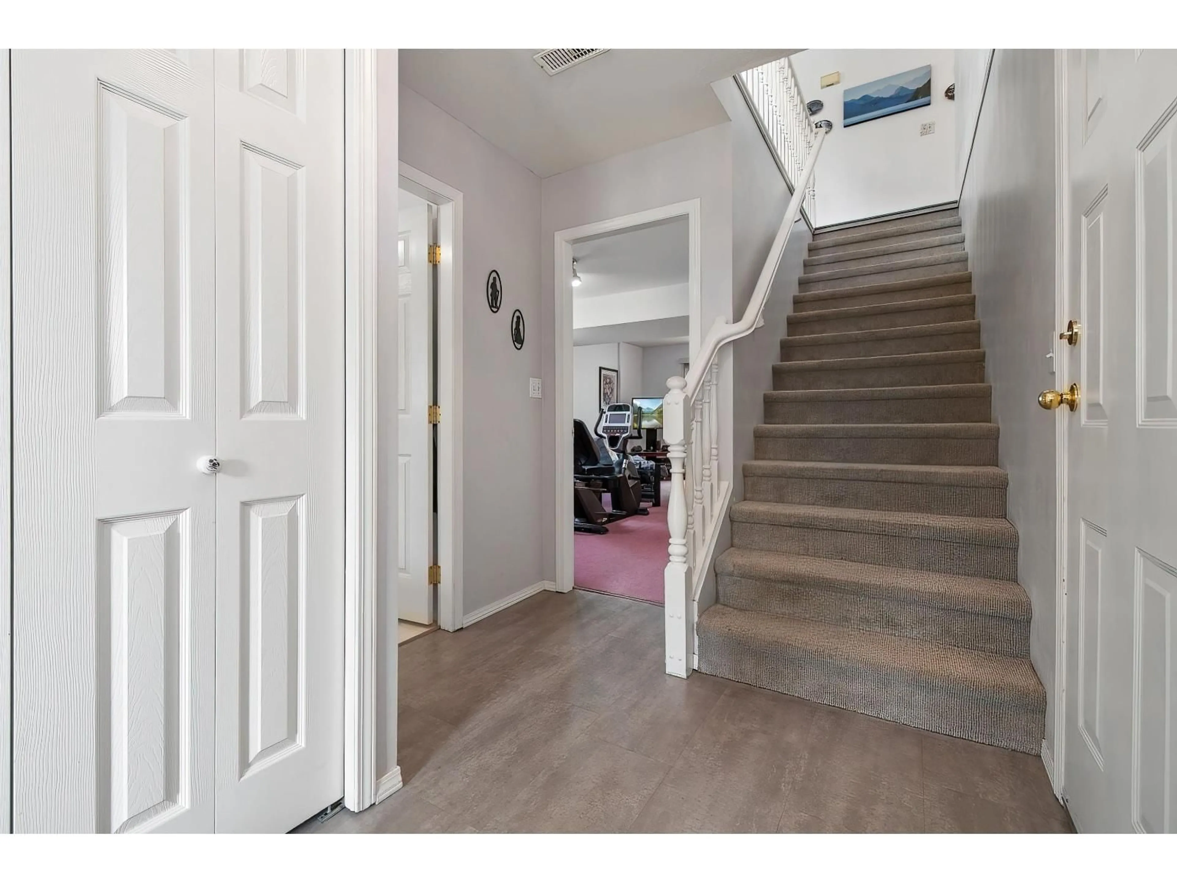 Indoor foyer for 425 HADWAY DRIVE, Harrison Hot Springs British Columbia V0M1K0