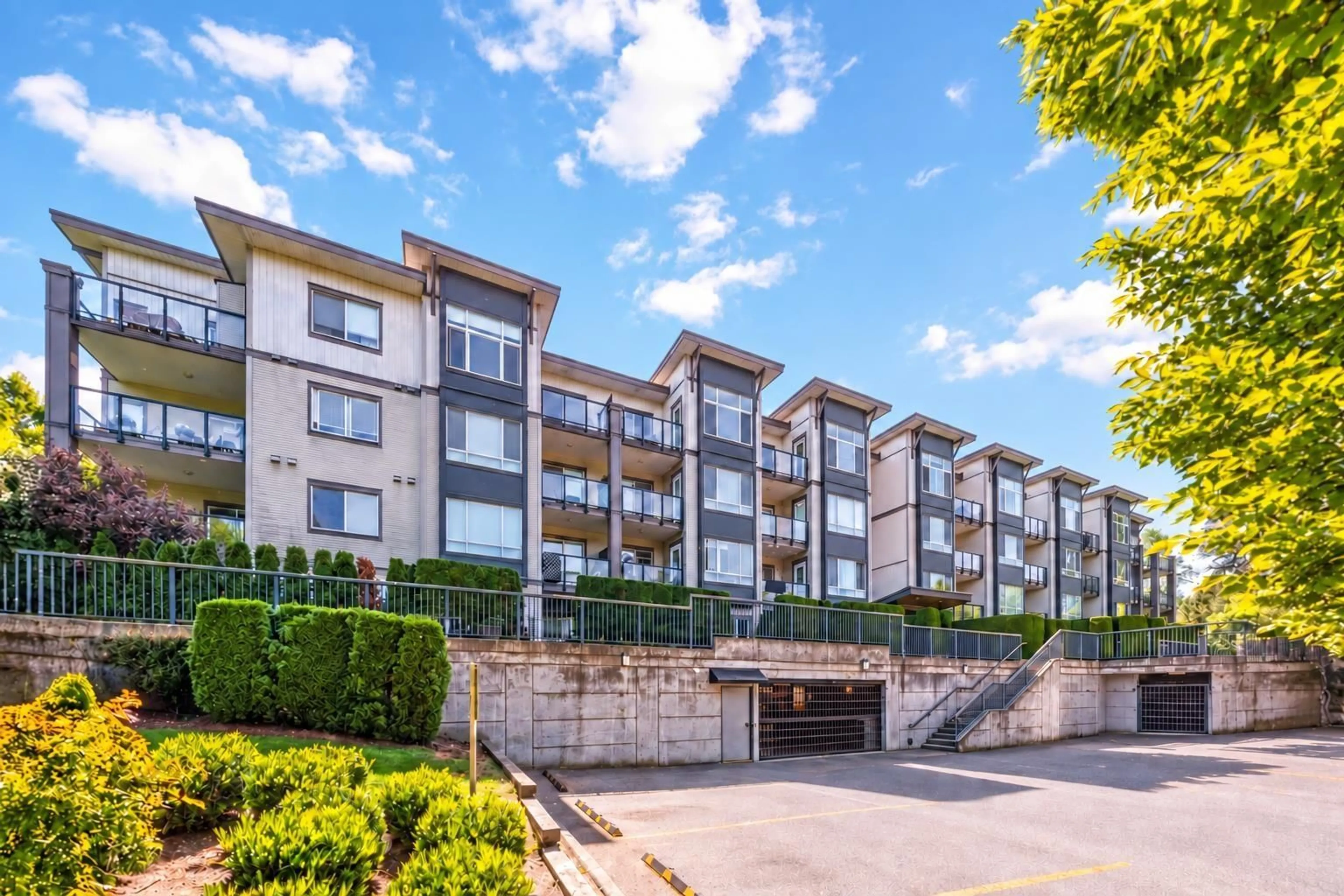 A pic from outside/outdoor area/front of a property/back of a property/a pic from drone, unknown for 307 - 2943 NELSON PLACE, Abbotsford British Columbia V2S0C8