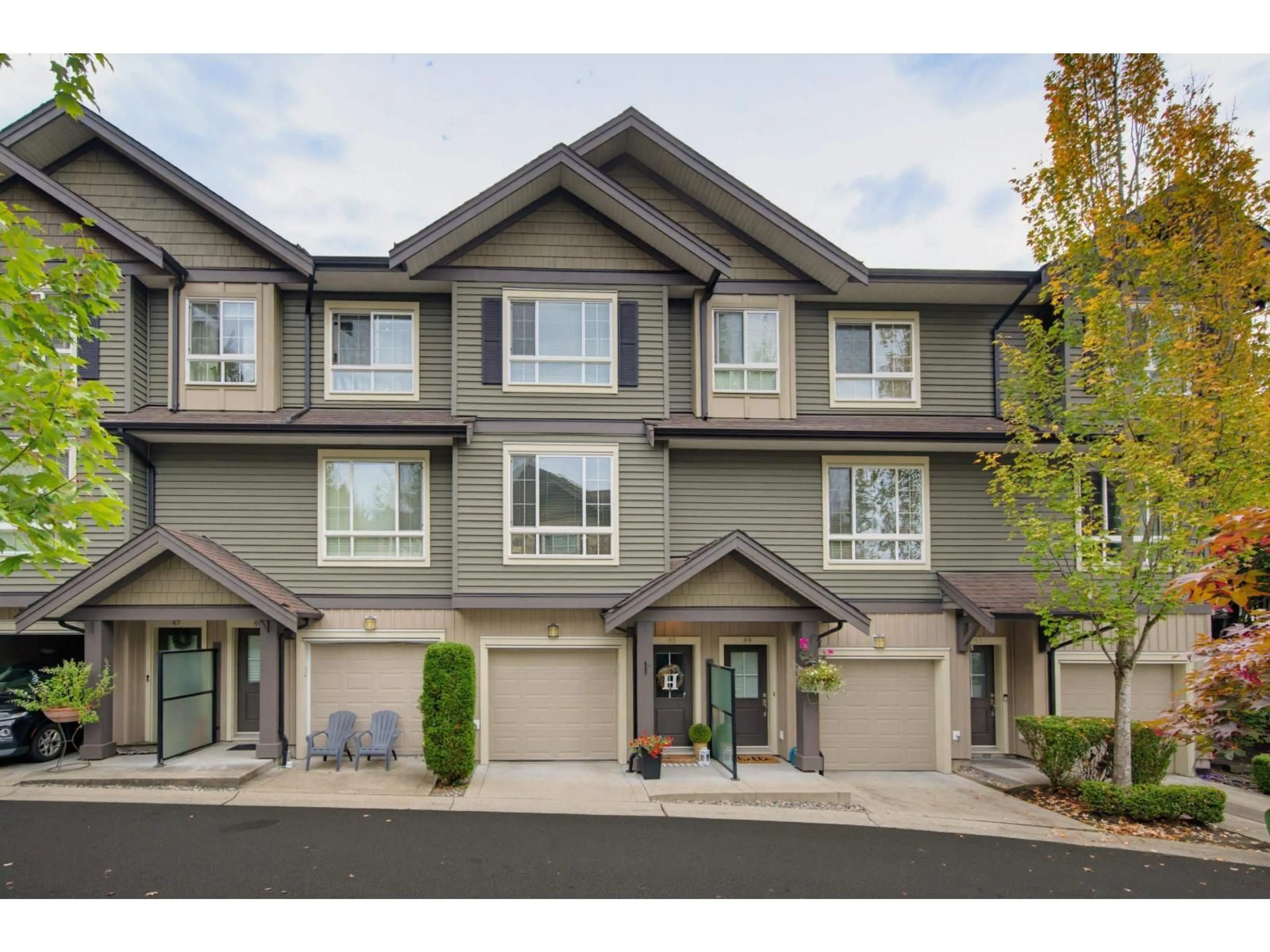 Home with vinyl exterior material, street for 45 - 21867 50 AVENUE, Langley British Columbia V3A3T2