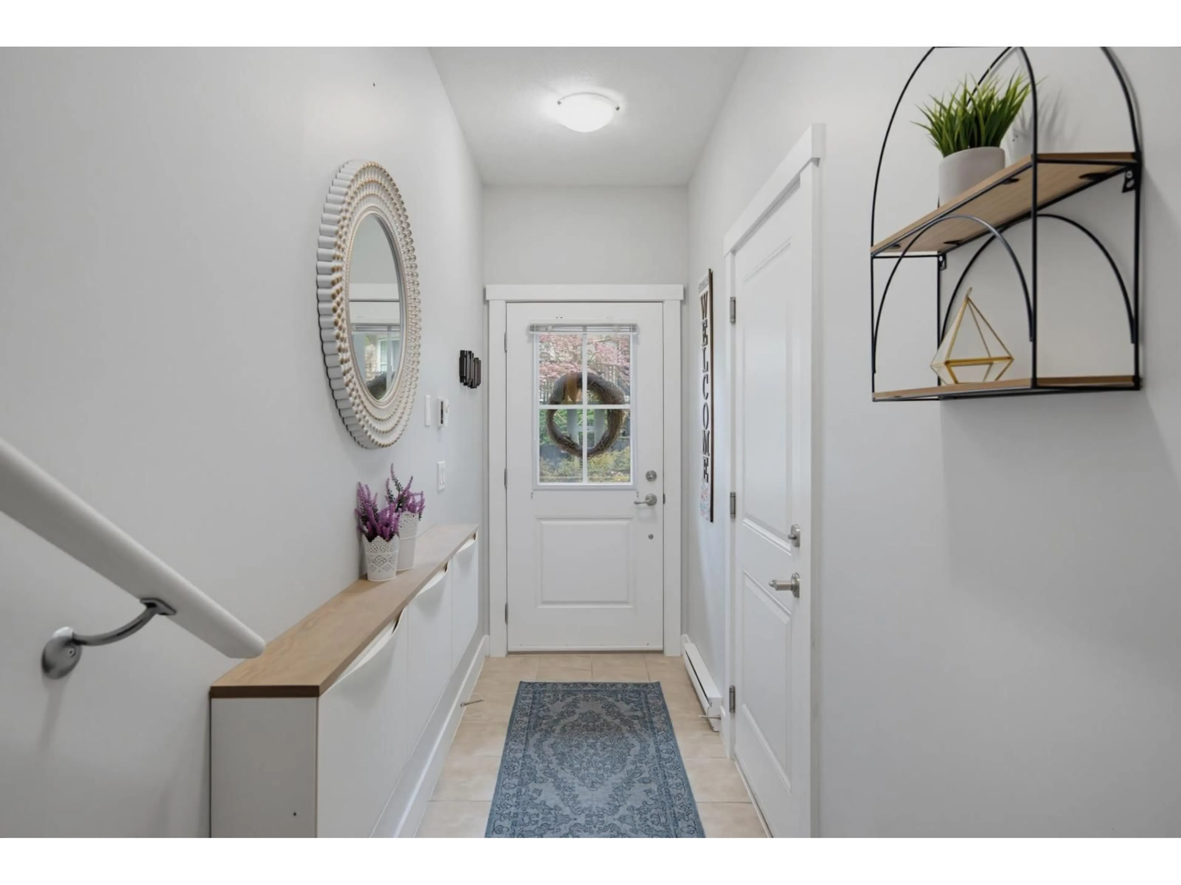 Indoor entryway for 45 - 21867 50 AVENUE, Langley British Columbia V3A3T2