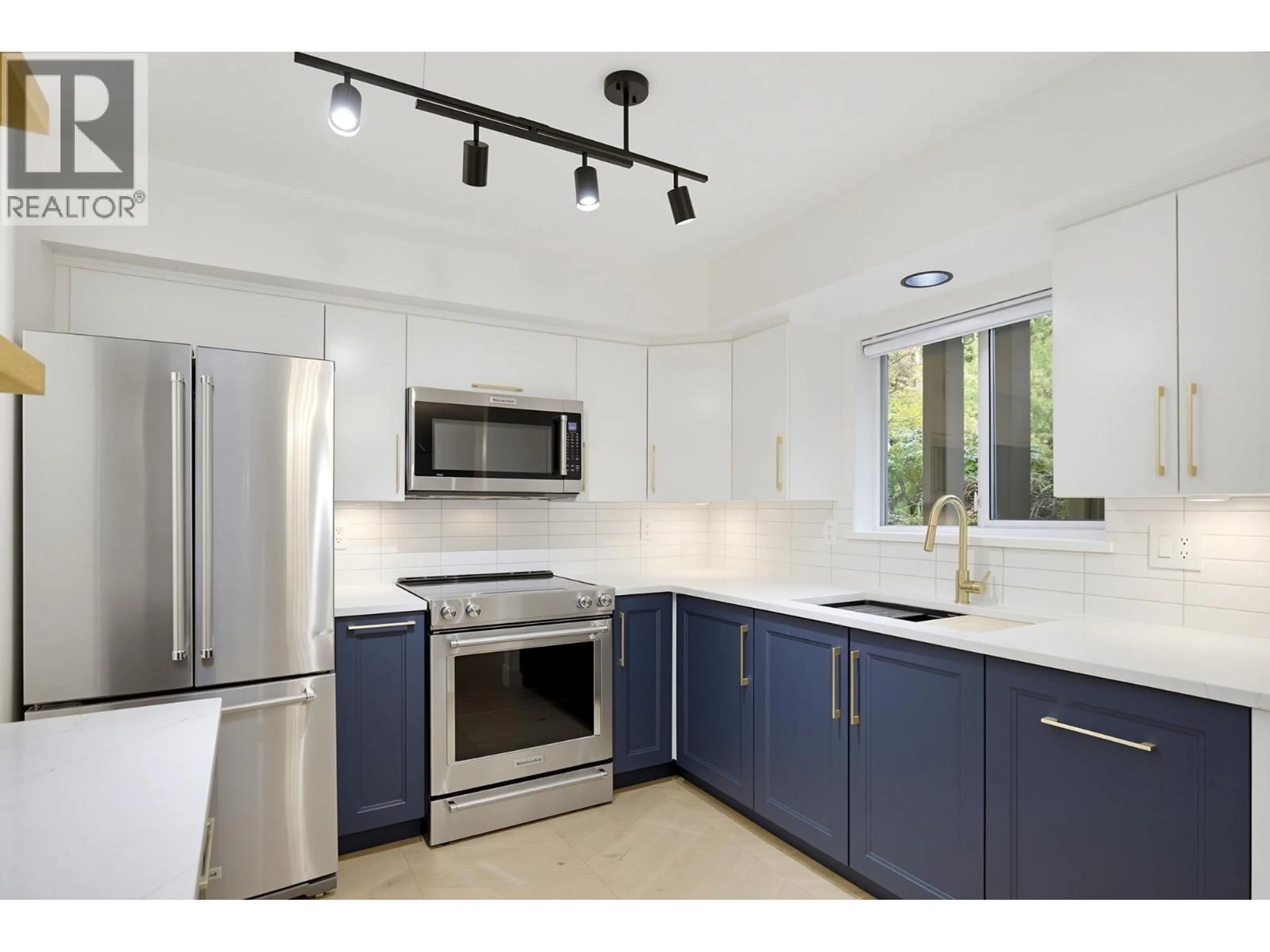 Open concept kitchen, ceramic/tile floor for 105 - 20556 113 AVENUE, Maple Ridge British Columbia V2X1Z2