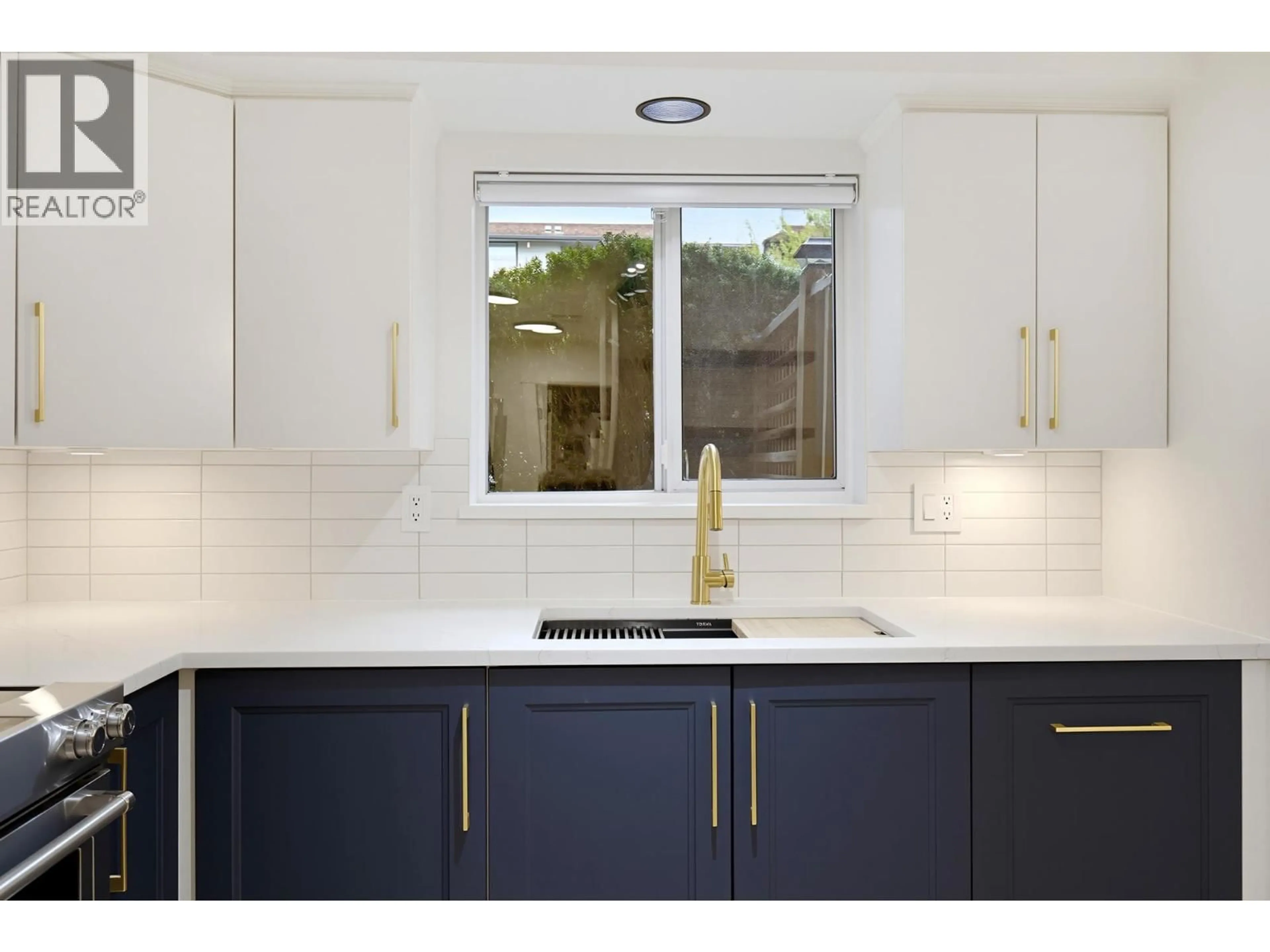 Contemporary kitchen, ceramic/tile floor for 105 - 20556 113 AVENUE, Maple Ridge British Columbia V2X1Z2