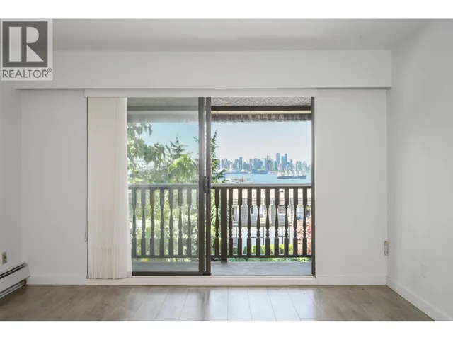 305 - 310 3RD STREET, North Vancouver 2