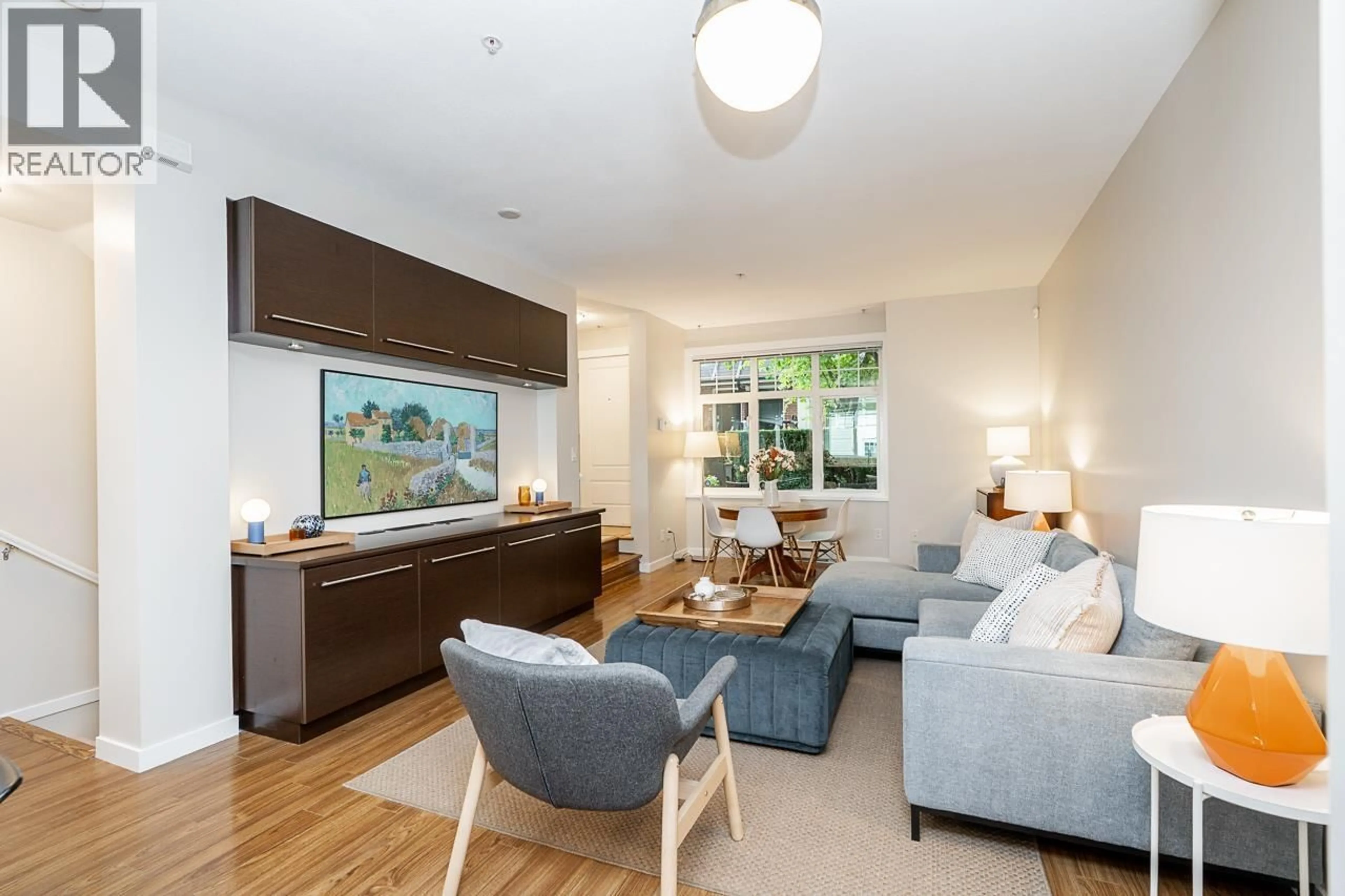 Living room with furniture, wood/laminate floor for 3826 WELWYN STREET, Vancouver British Columbia V5N3Y9