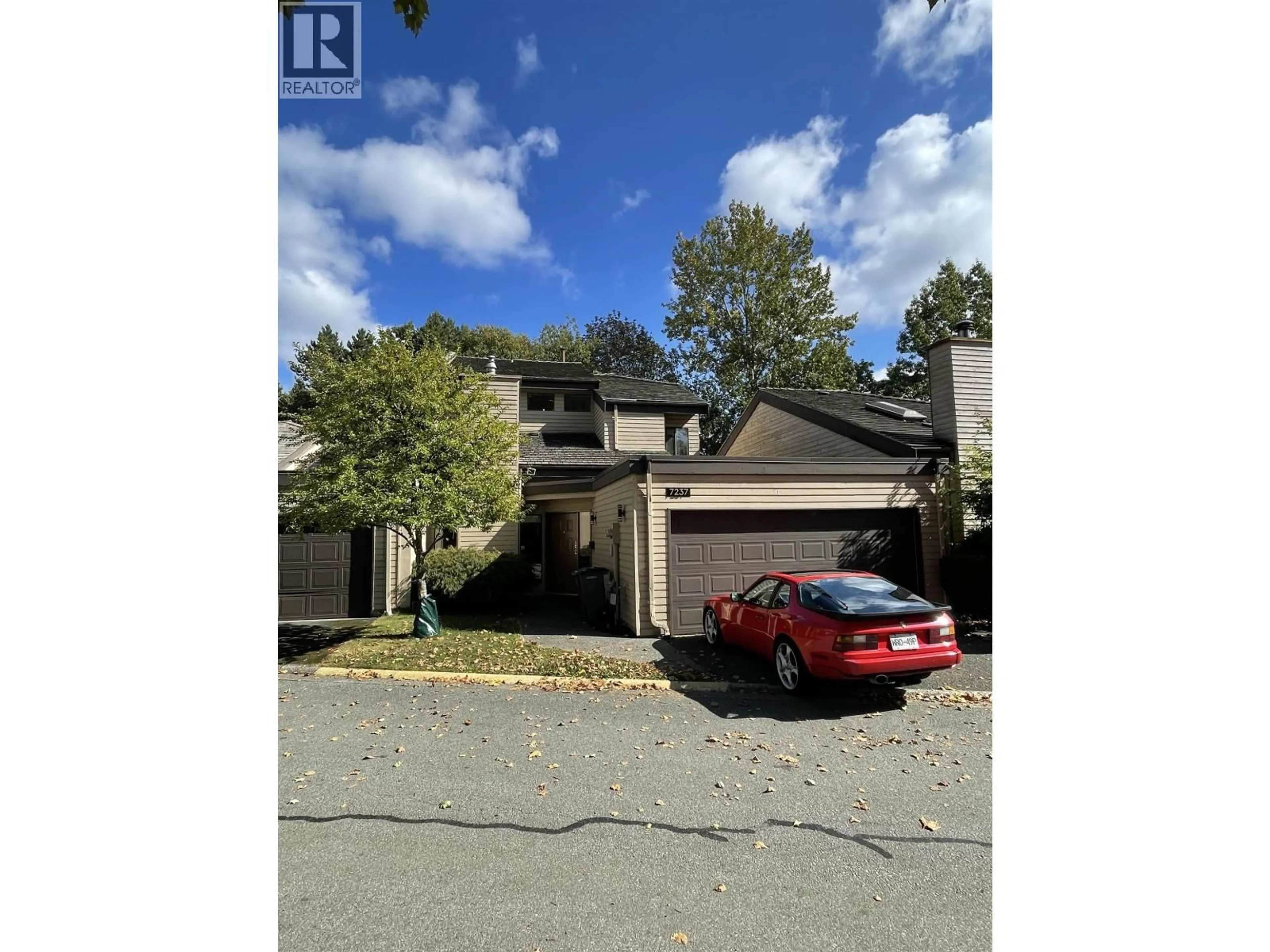 A pic from outside/outdoor area/front of a property/back of a property/a pic from drone, street for 7237 QUATSINO DRIVE, Vancouver British Columbia V5S4C2