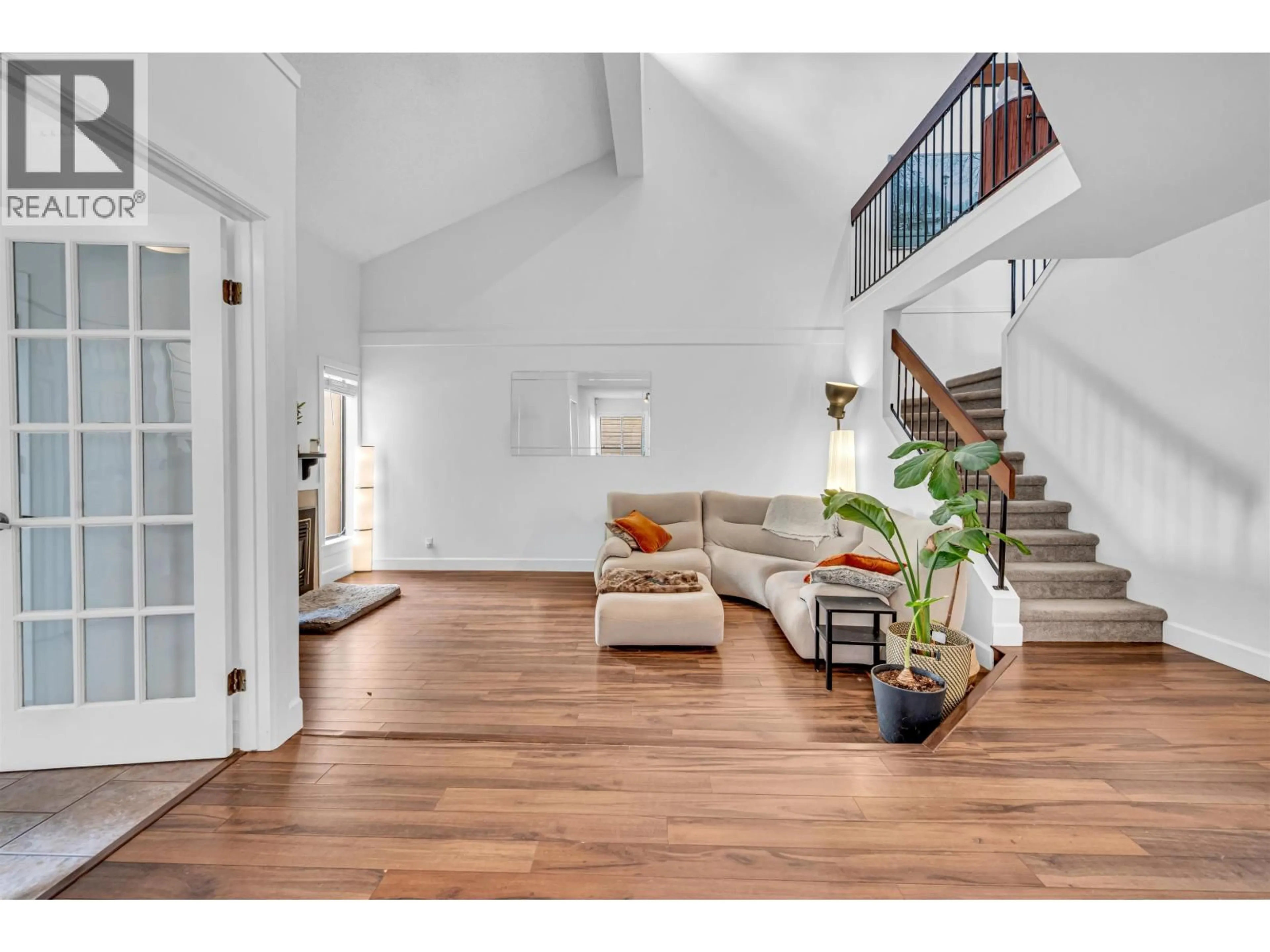 Indoor entryway for 7237 QUATSINO DRIVE, Vancouver British Columbia V5S4C2