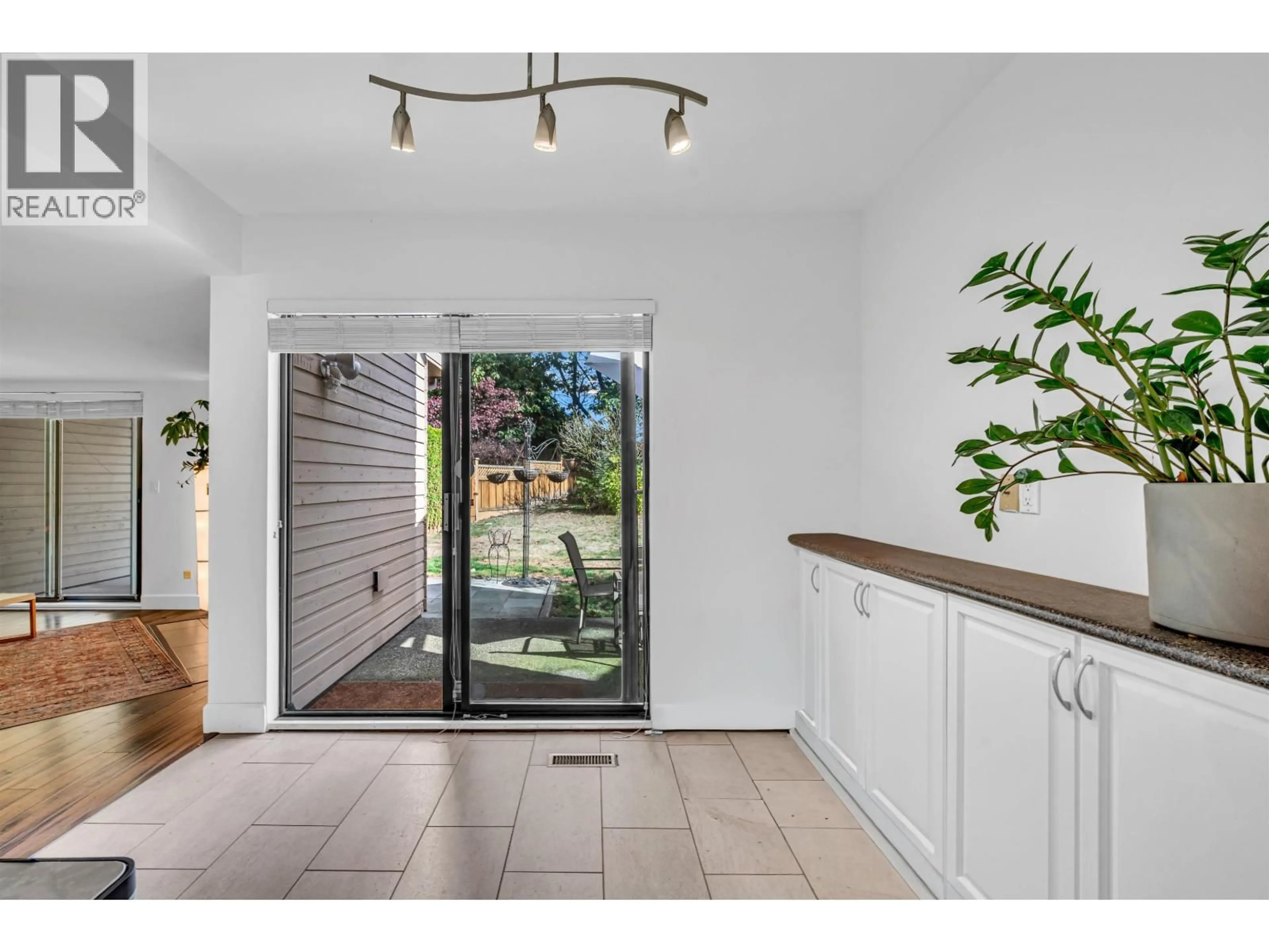 Indoor entryway for 7237 QUATSINO DRIVE, Vancouver British Columbia V5S4C2