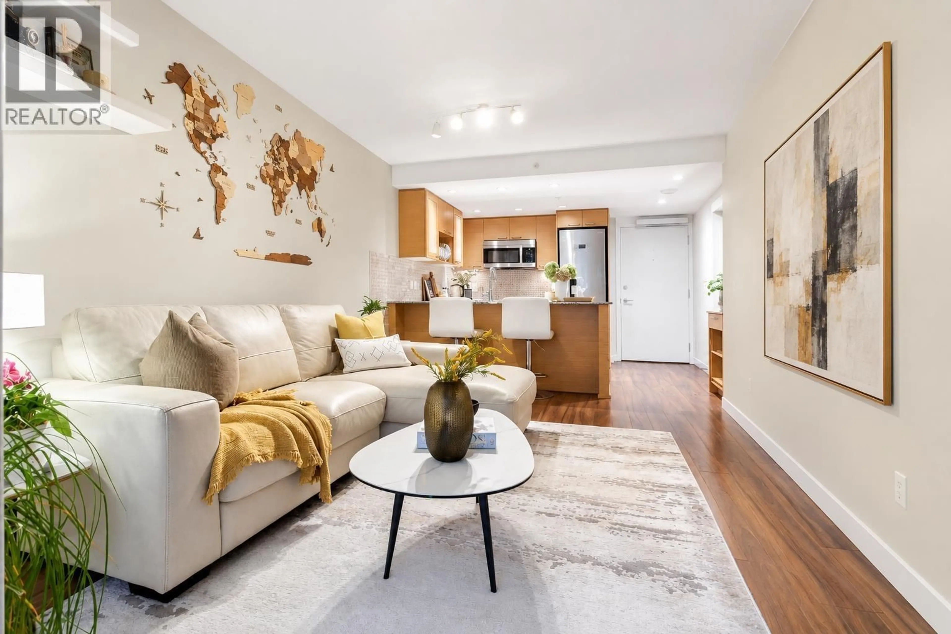Living room with furniture, unknown for 413 - 135 17 STREET, North Vancouver British Columbia V7L0C4