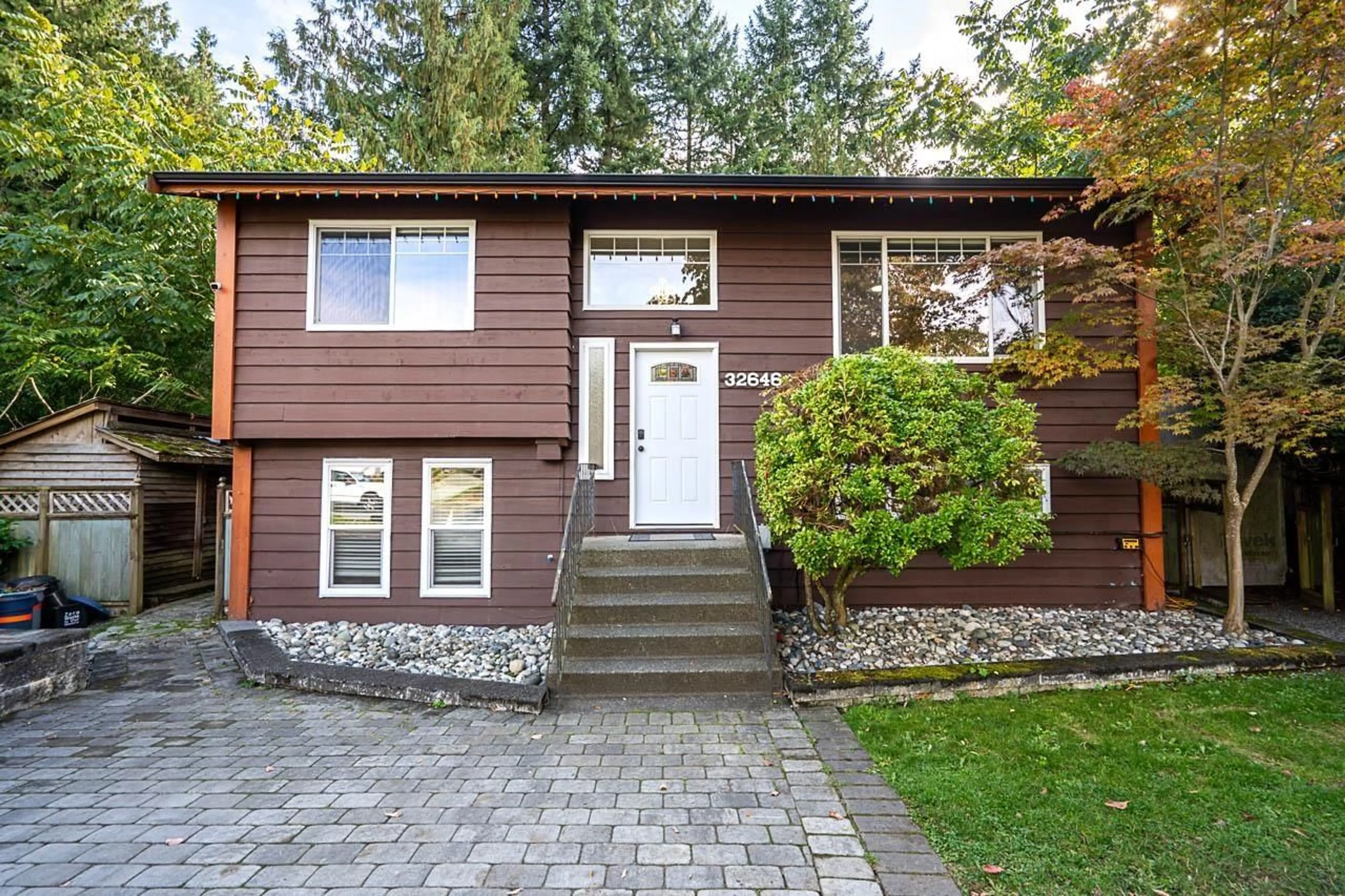 Home with vinyl exterior material, street for 32646 ANTELOPE AVENUE, Mission British Columbia V2V5J3