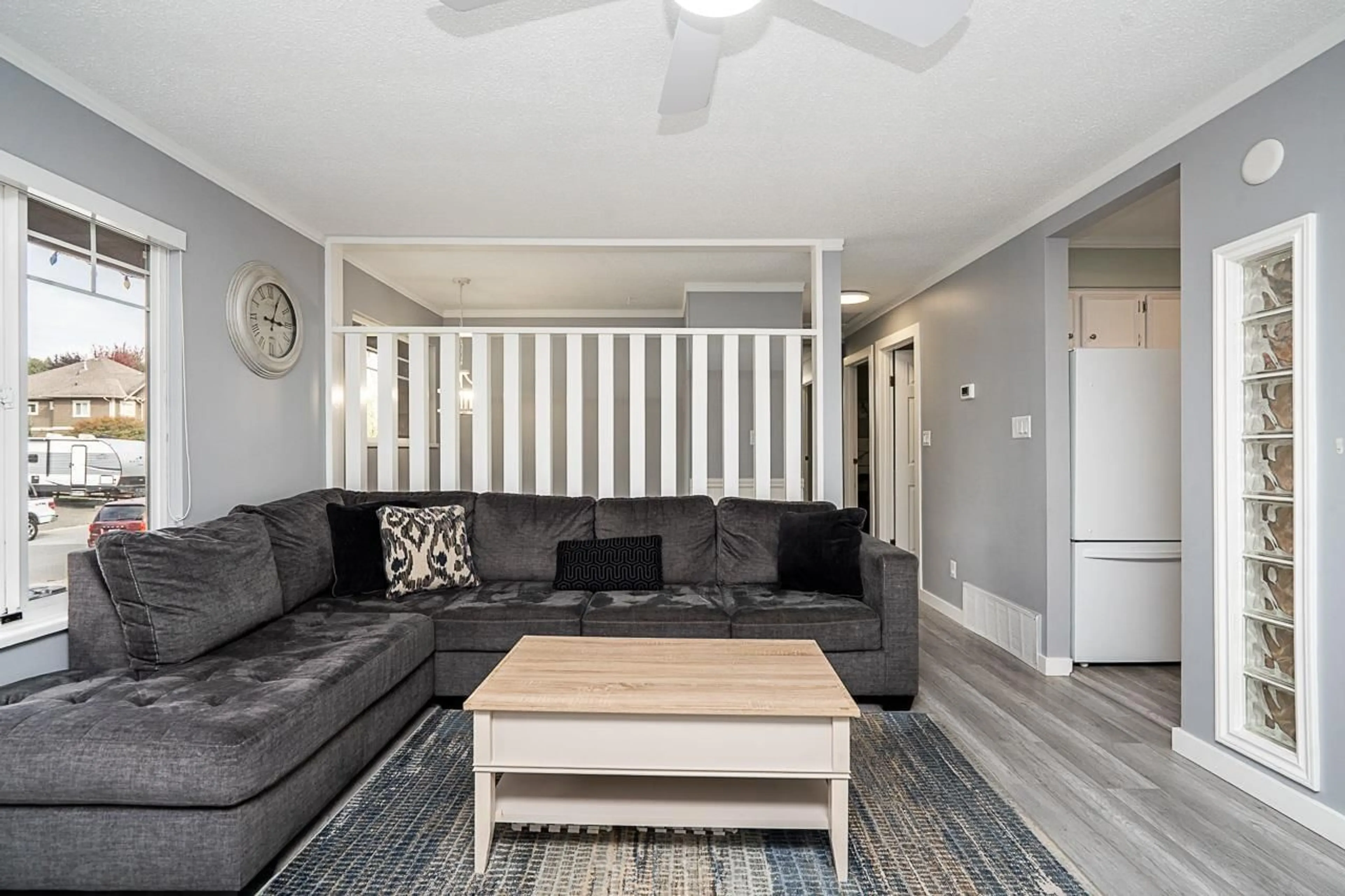 Living room with furniture, unknown for 32646 ANTELOPE AVENUE, Mission British Columbia V2V5J3
