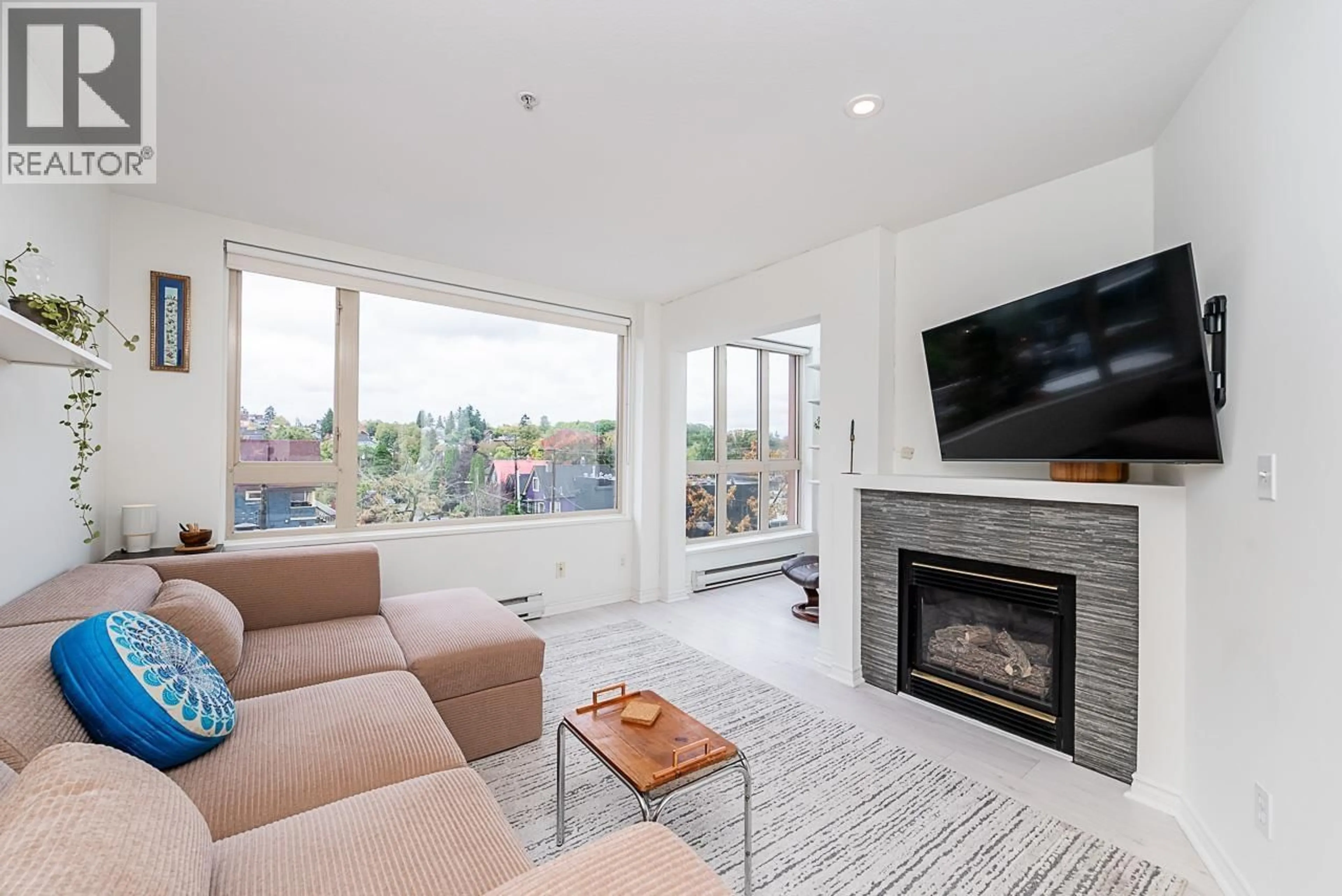 Living room with furniture, unknown for 409 - 1688 4TH AVENUE, Vancouver British Columbia V5N1J8