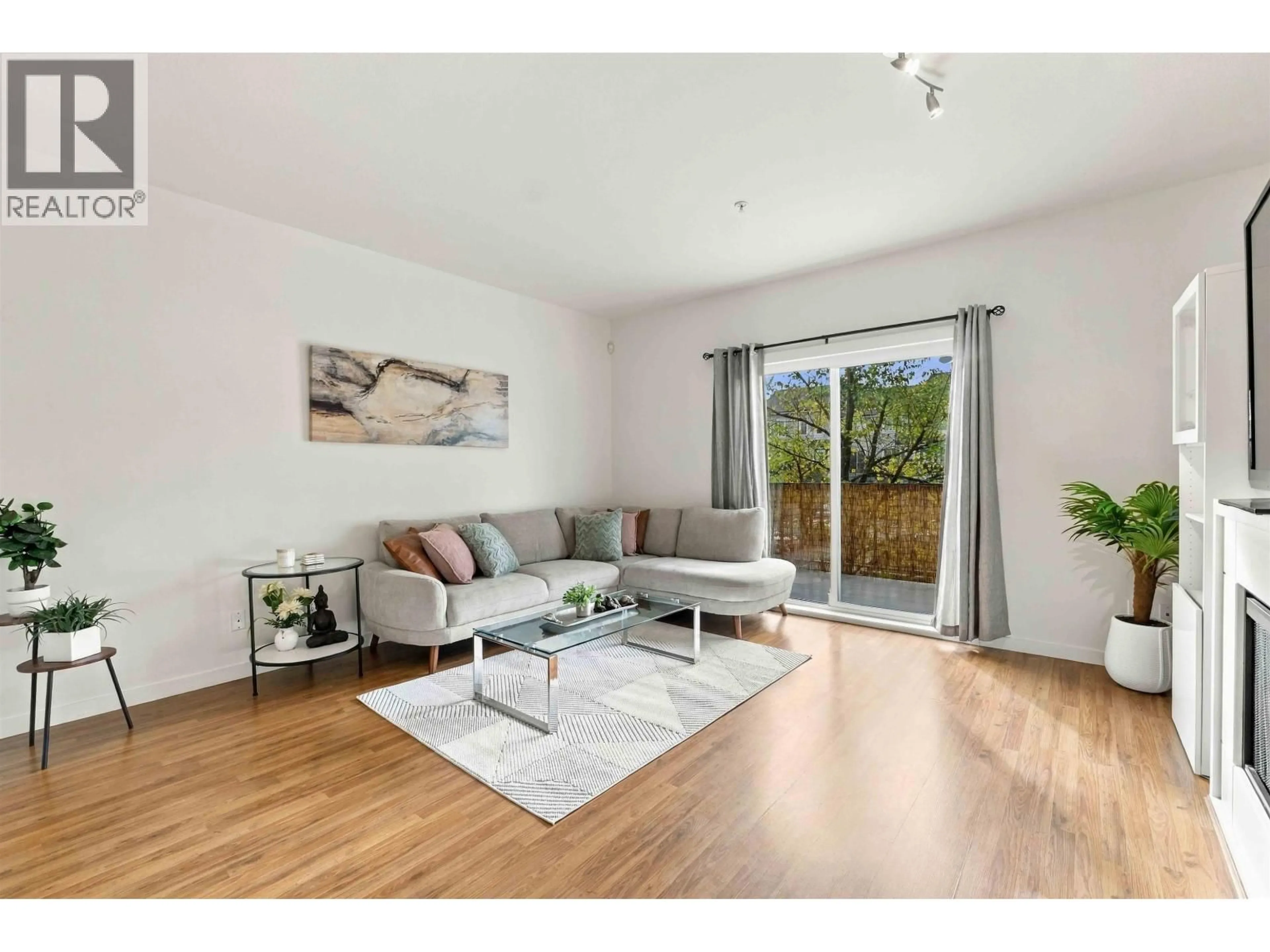 Living room with furniture, wood/laminate floor for 17 - 19572 FRASER WAY, Pitt Meadows British Columbia V3Y0A9