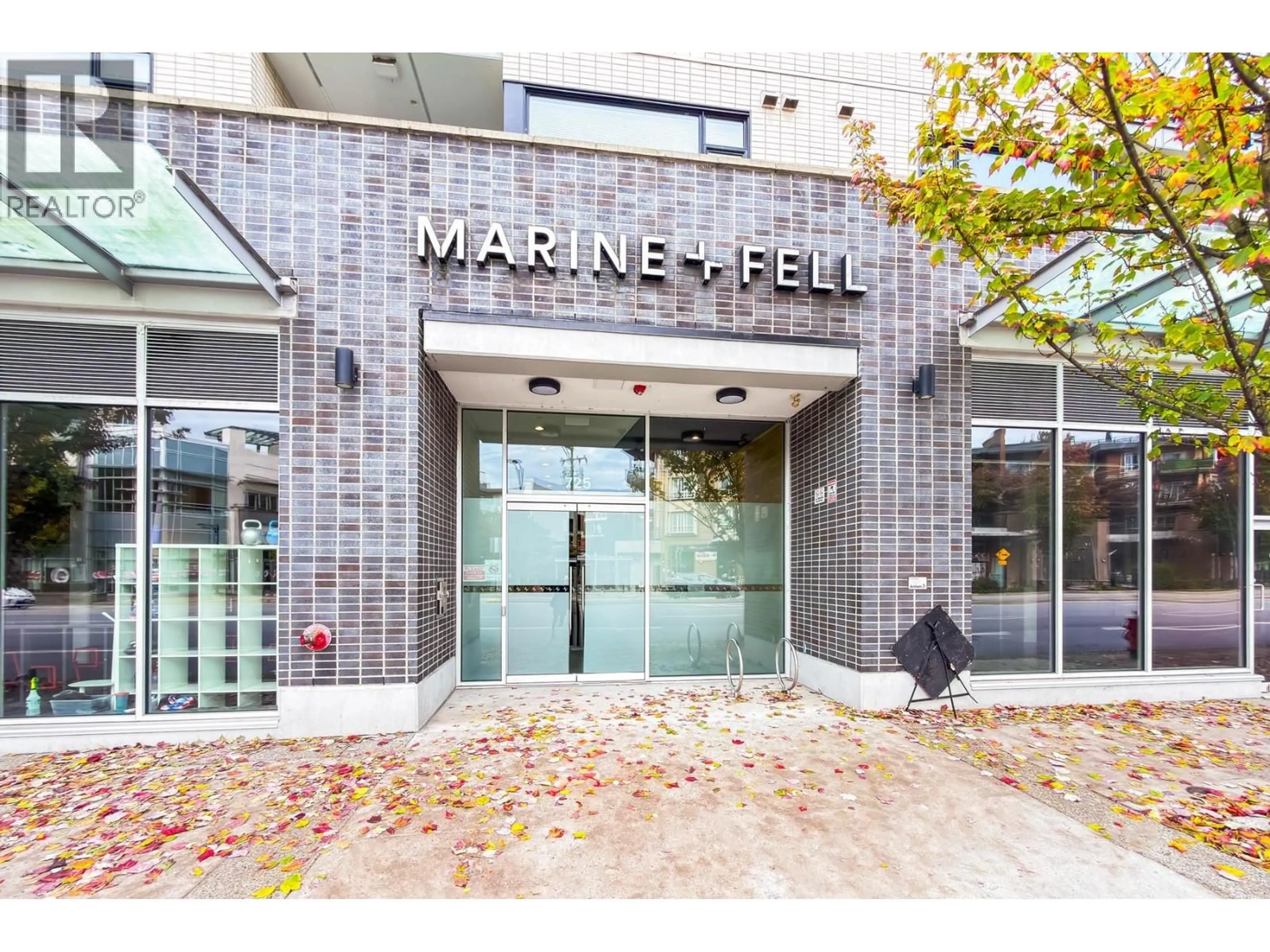 Indoor foyer for 209 - 725 MARINE DRIVE, North Vancouver British Columbia V7M0G2