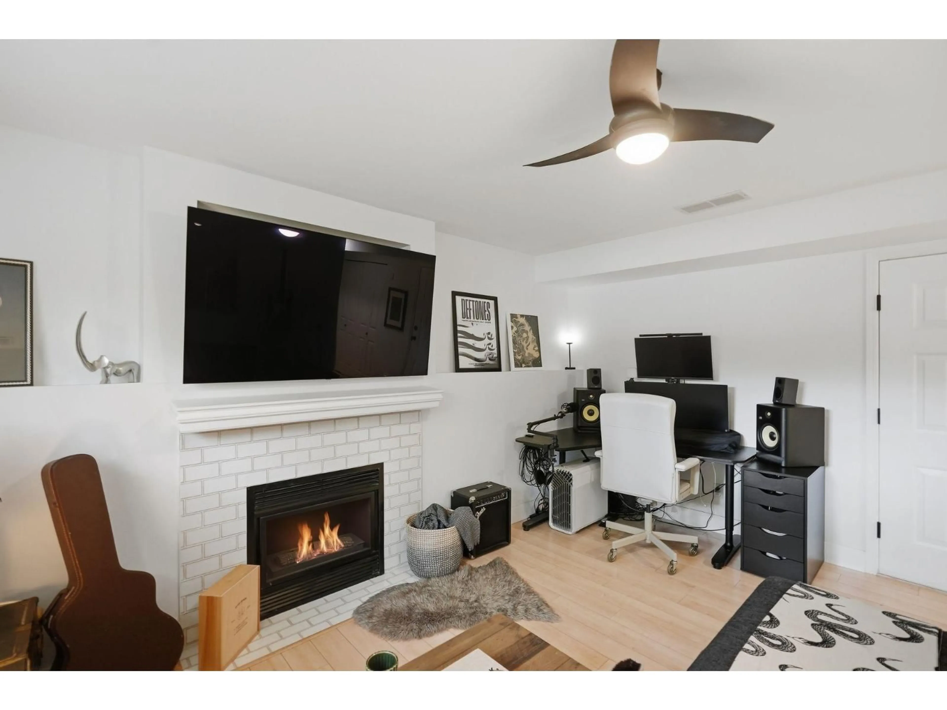 Home theater for 6556 121 STREET, Surrey British Columbia V3W1C5