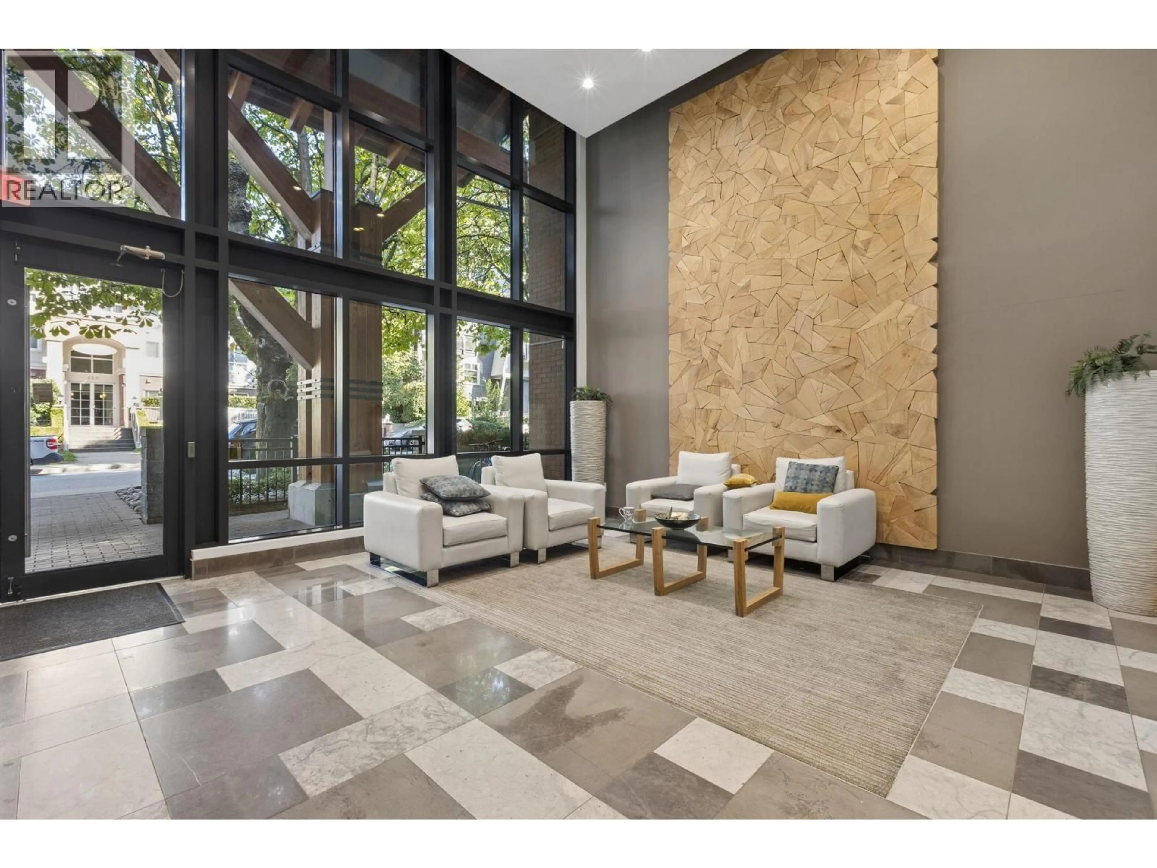 Lobby for 304 - 119 22ND STREET STREET, North Vancouver British Columbia V7M0B4