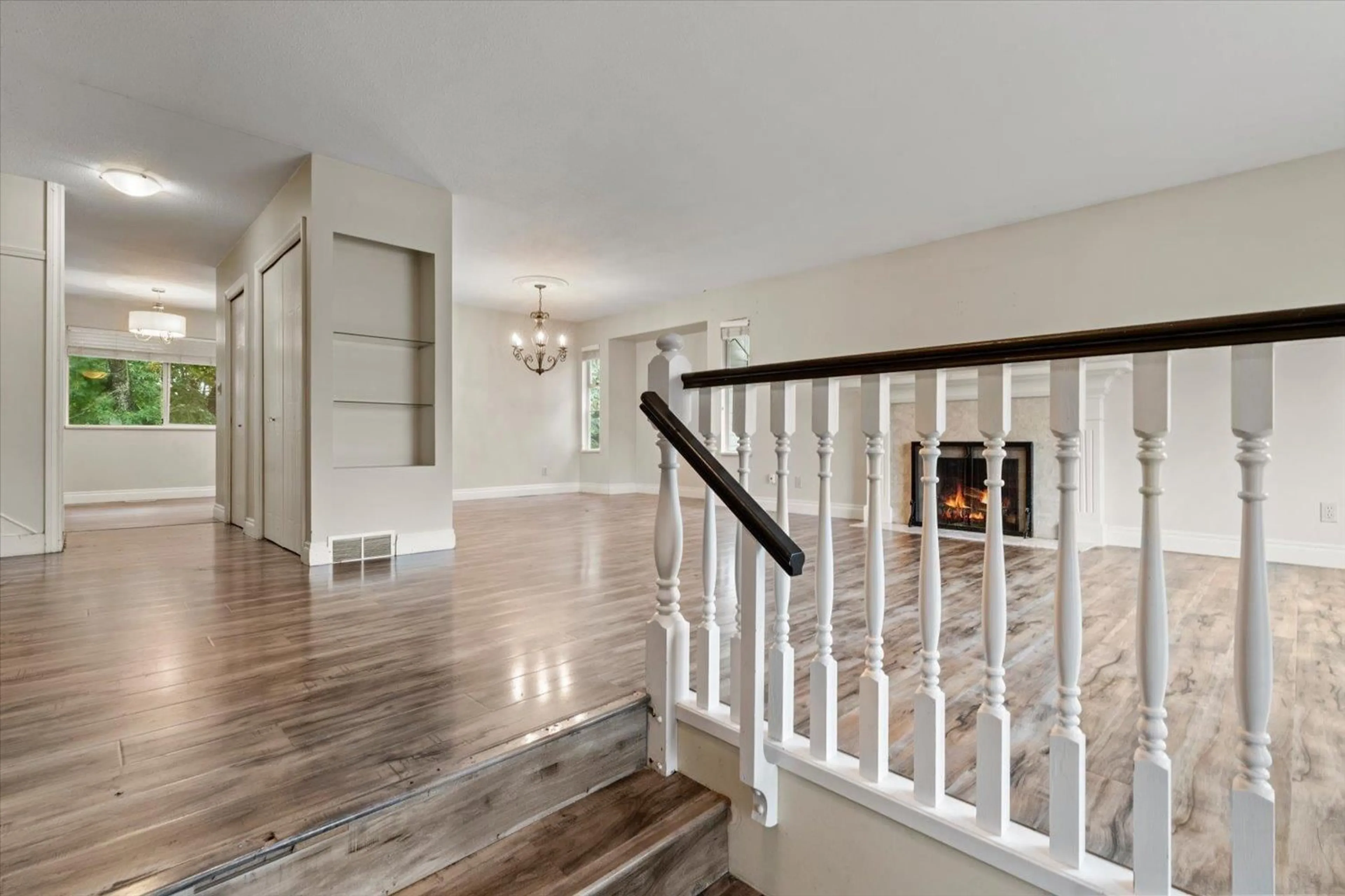 Indoor foyer for 2833 GARDNER PLACE, Abbotsford British Columbia V2T5E1
