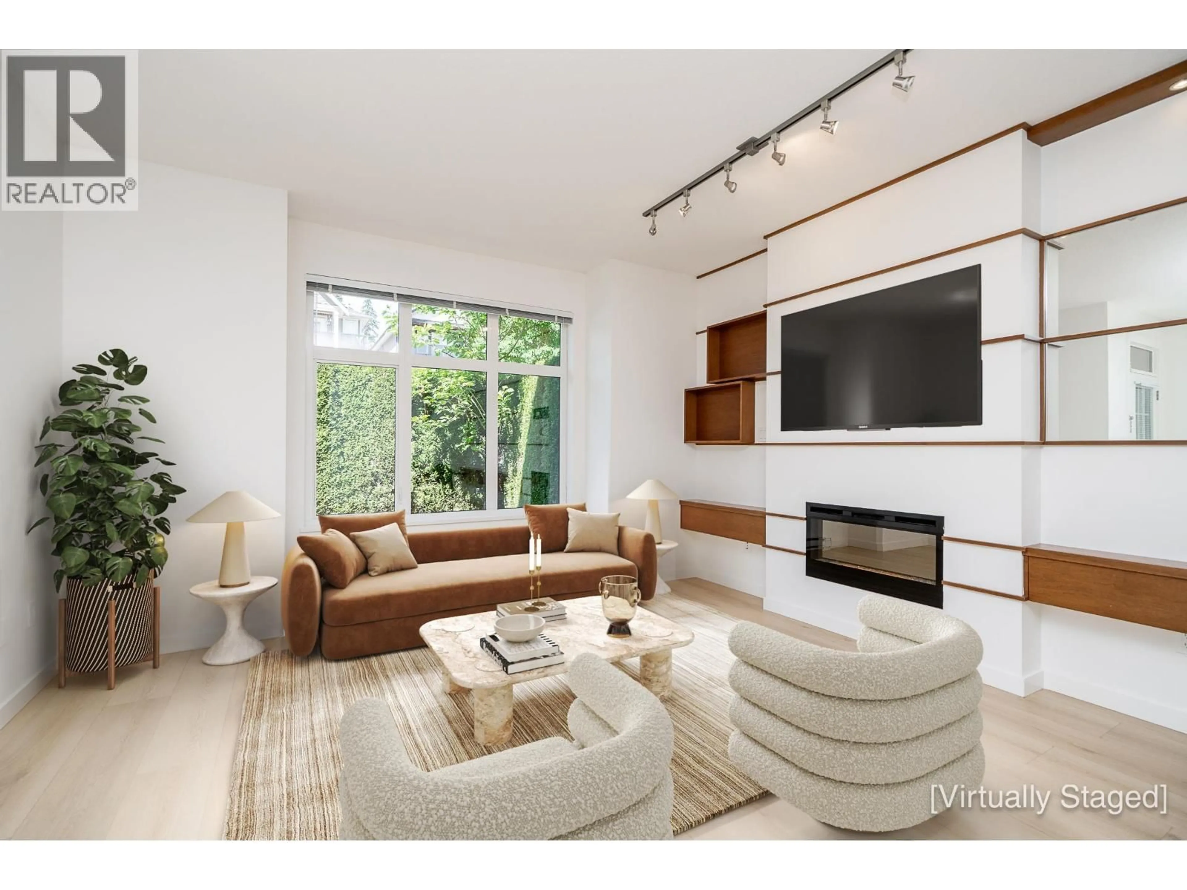 Living room with furniture, unknown for 10 - 3400 DEVONSHIRE AVENUE, Coquitlam British Columbia V3E0L1