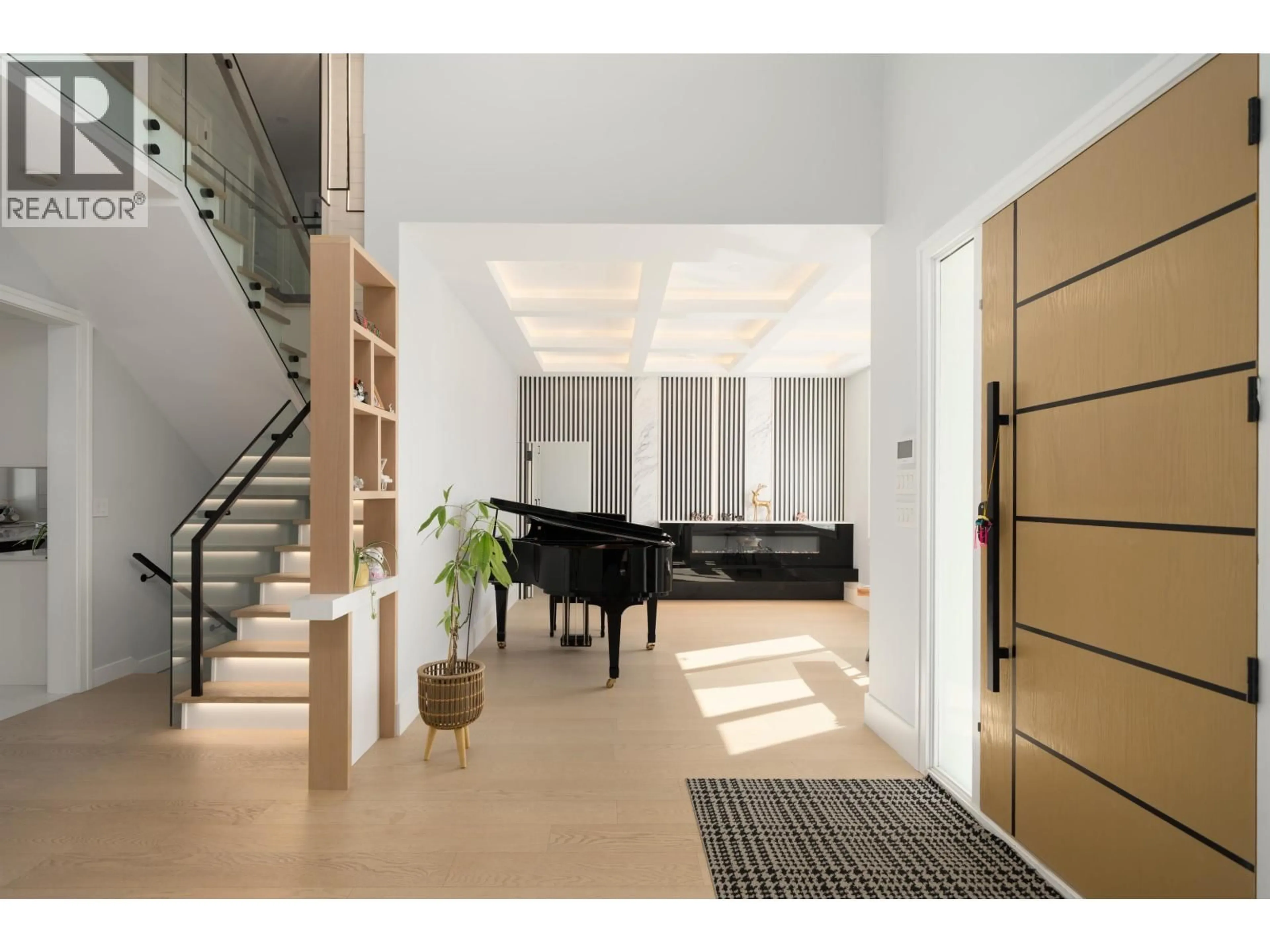 Indoor foyer for 1111 REGAN AVENUE, Coquitlam British Columbia V3J3B4