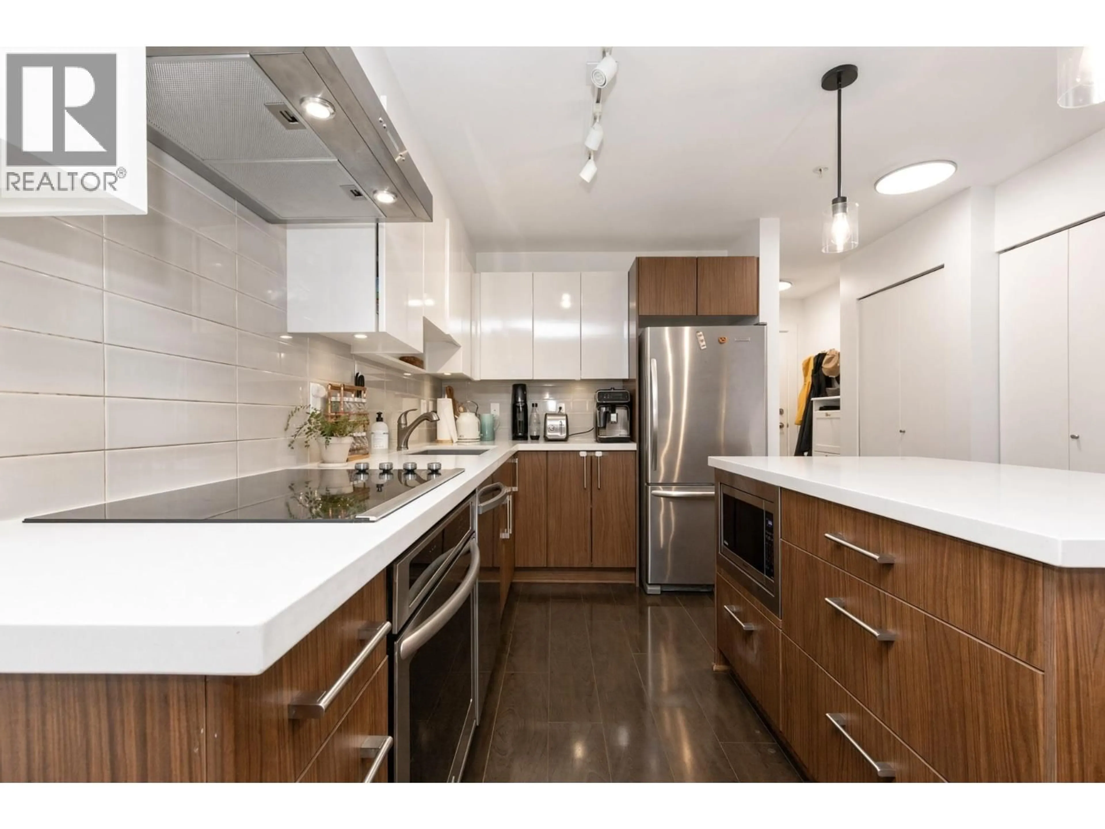 Contemporary kitchen, wood/laminate floor for 104 - 7131 STRIDE AVENUE, Burnaby British Columbia V3N0E3