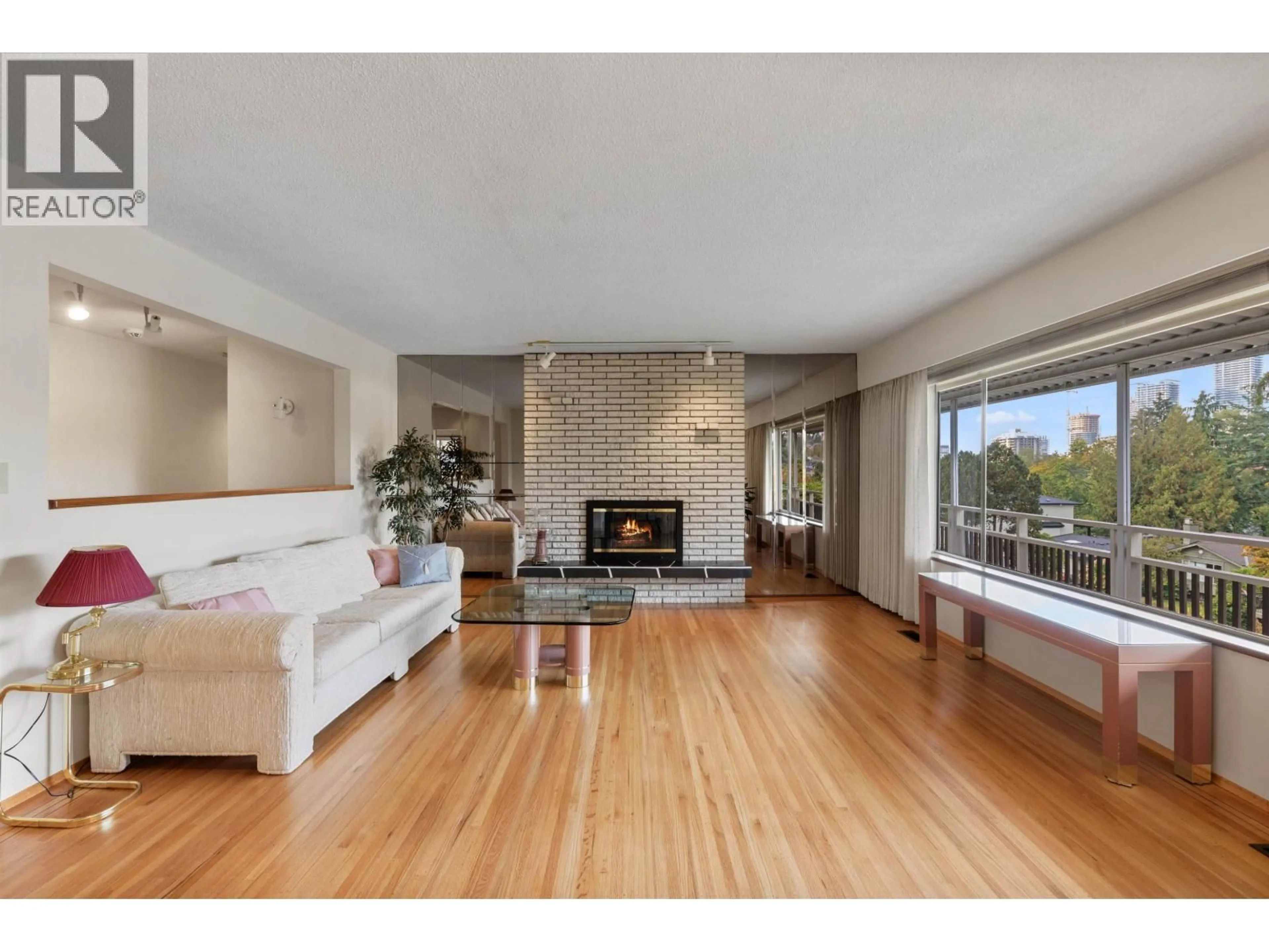Living room with furniture, wood/laminate floor for 1541 HOWARD AVENUE, Burnaby British Columbia V5B3S2