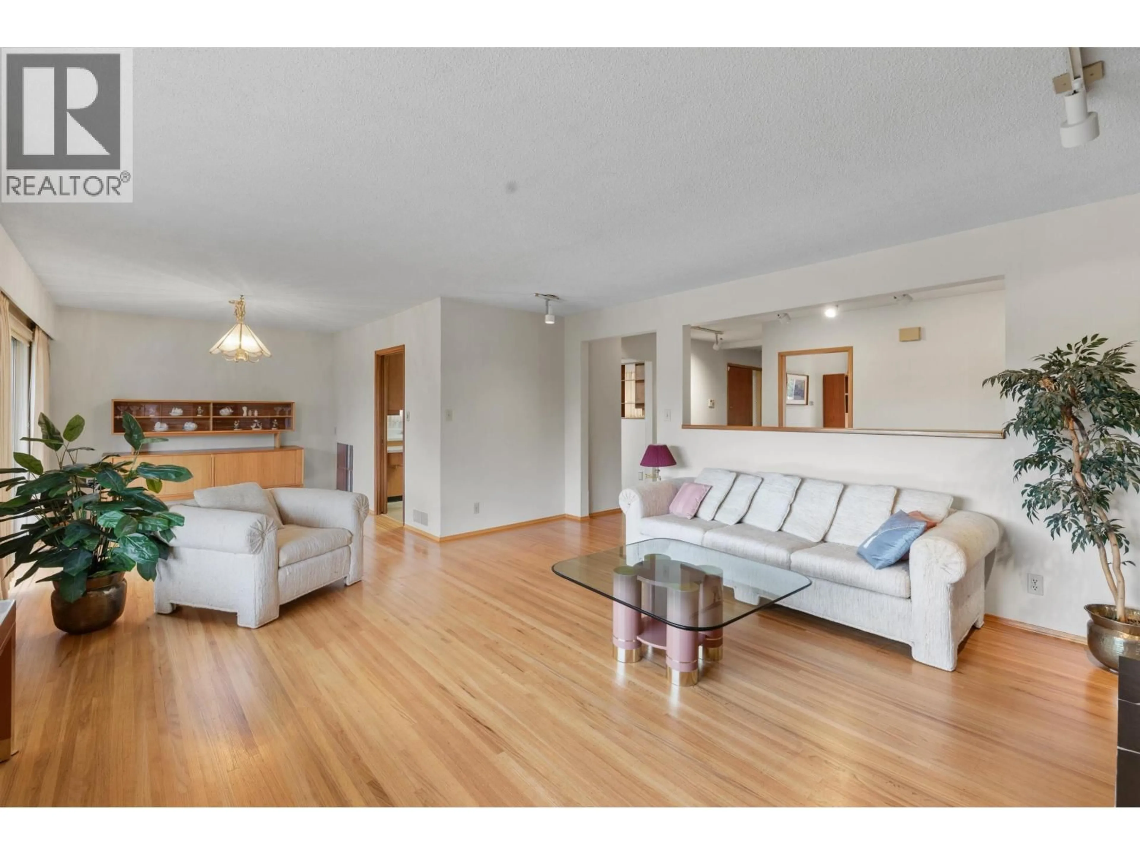 Living room with furniture, wood/laminate floor for 1541 HOWARD AVENUE, Burnaby British Columbia V5B3S2