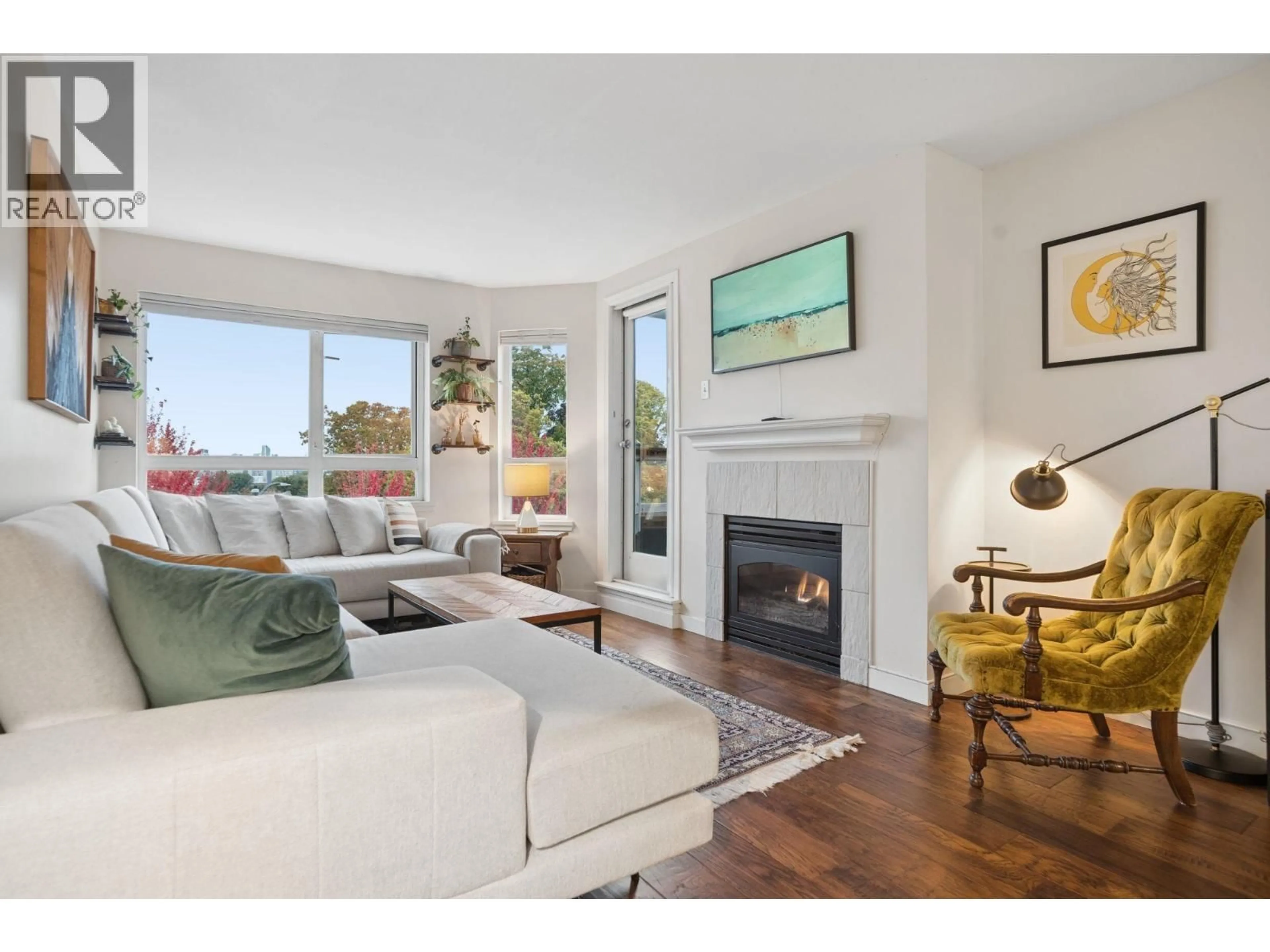 Living room with furniture, unknown for 305 - 1707 CHARLES STREET, Vancouver British Columbia V5L2T6