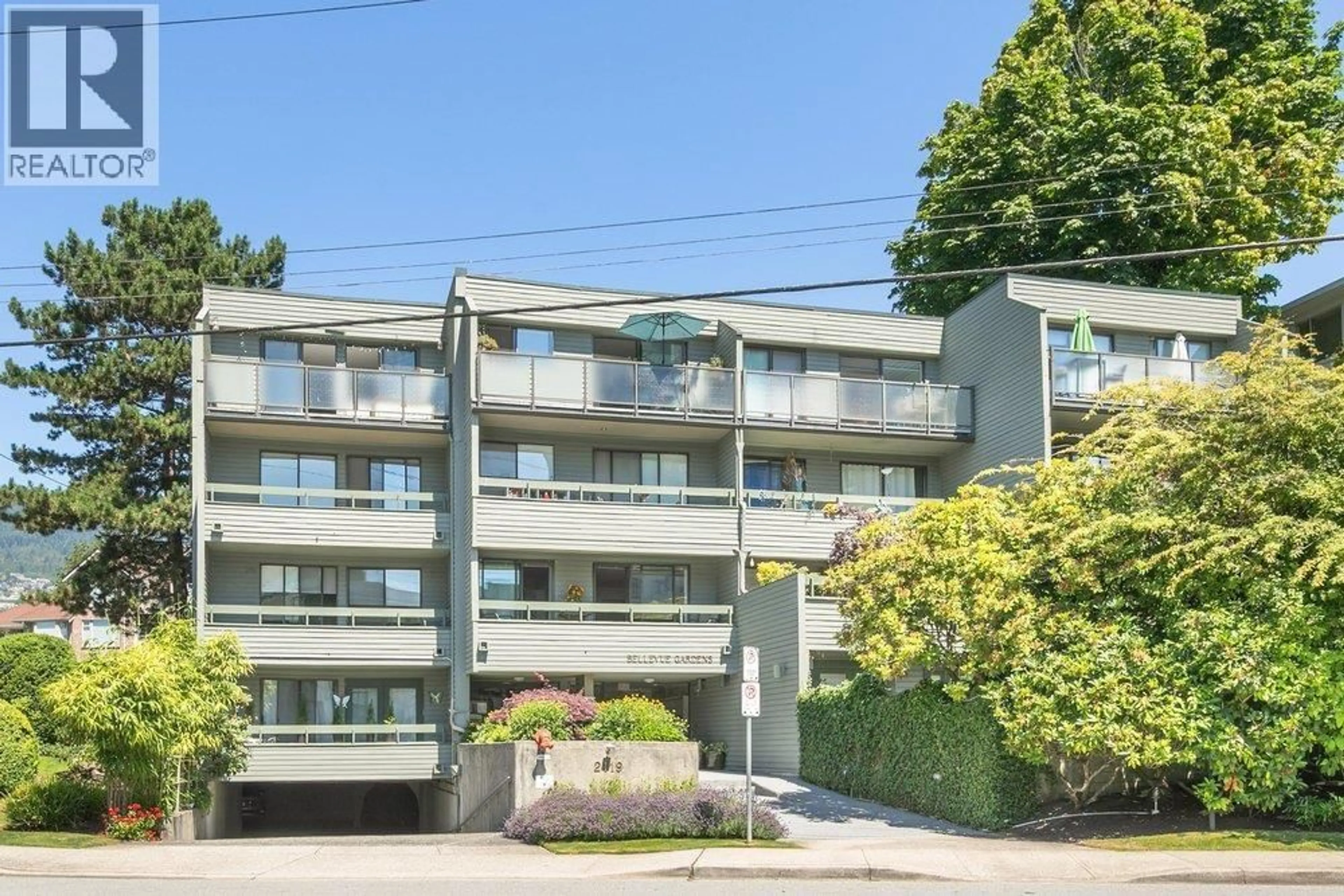 Patio, unknown for 208 - 2119 BELLEVUE AVENUE, West Vancouver British Columbia V7V1C2
