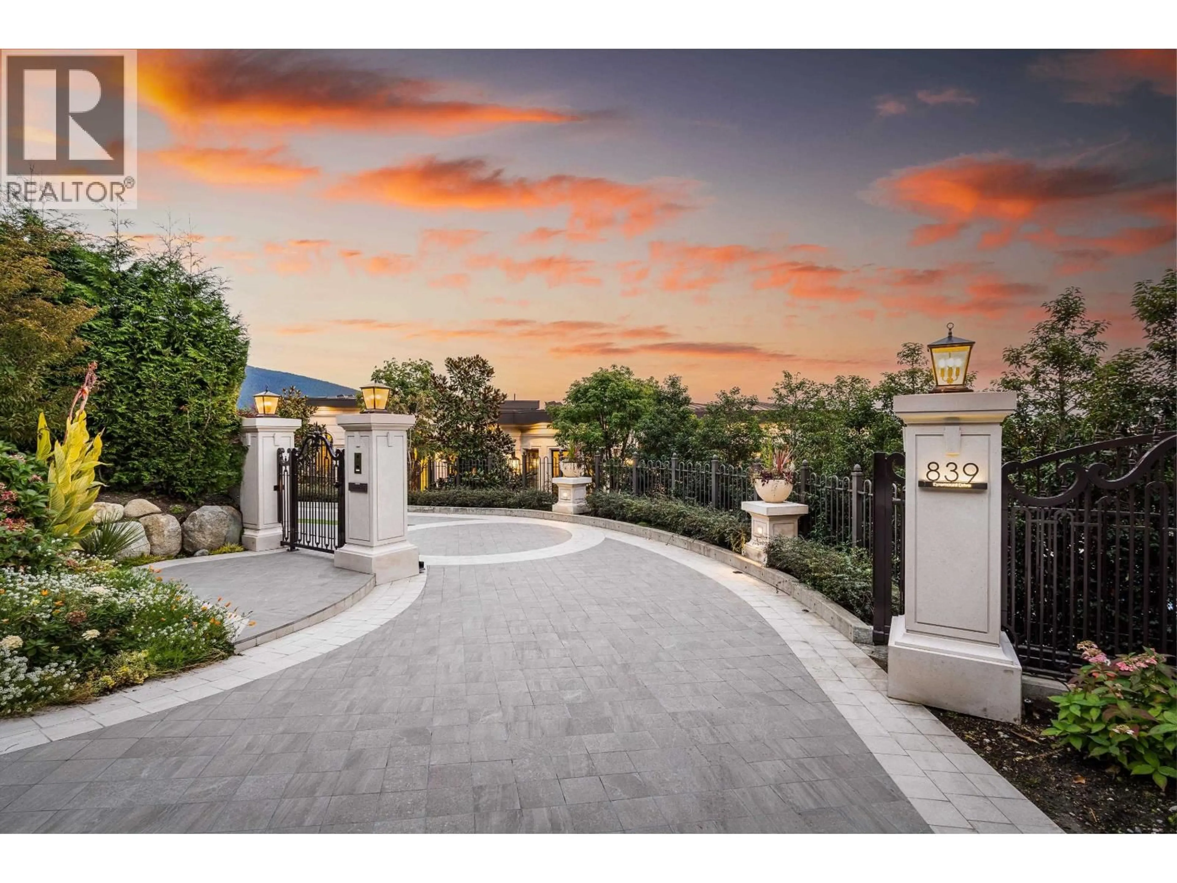 A pic from outside/outdoor area/front of a property/back of a property/a pic from drone, street for 839 EYREMOUNT DRIVE, West Vancouver British Columbia V7S2A8