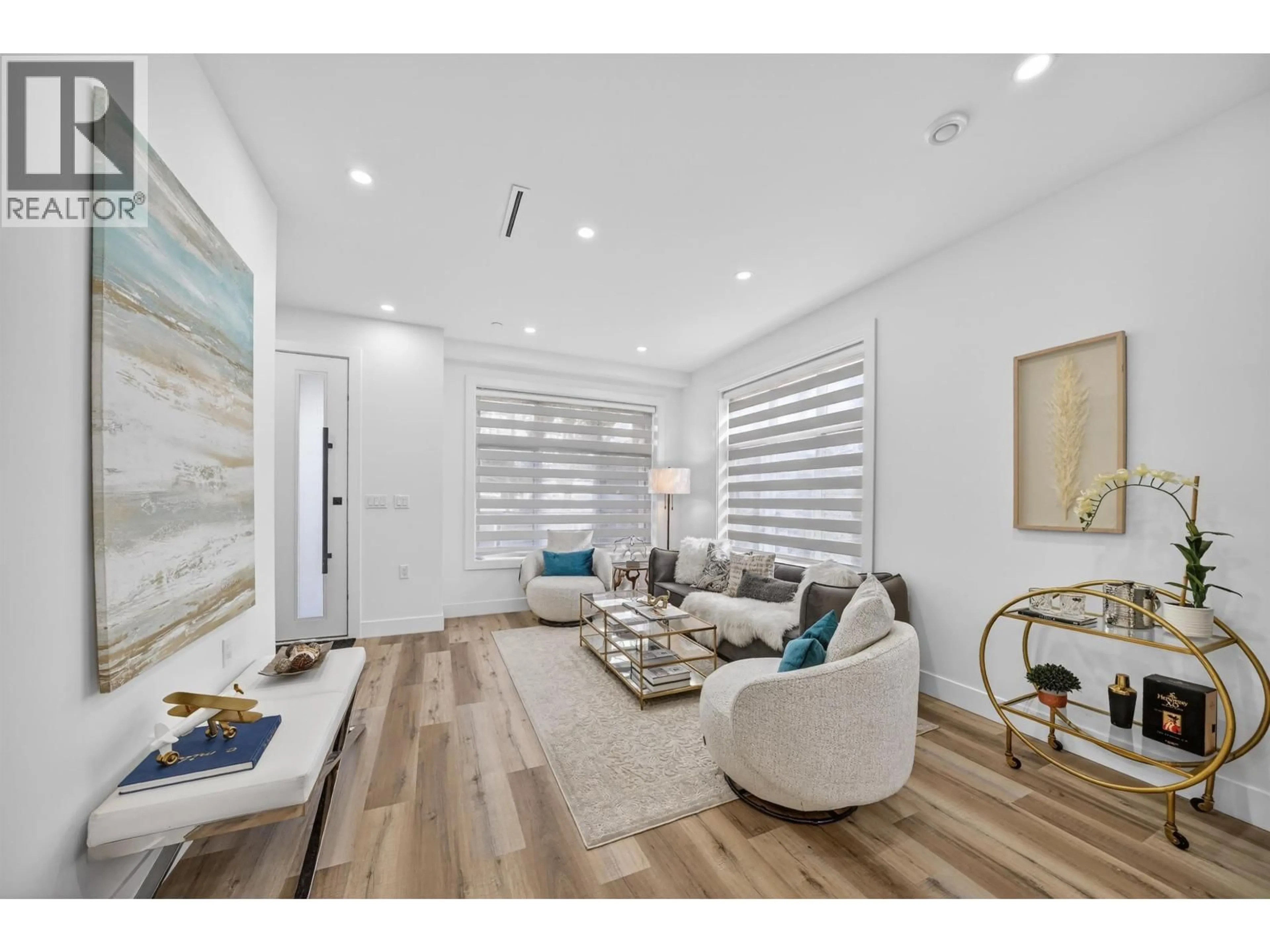 Living room with furniture, wood/laminate floor for 516 60TH AVENUE, Vancouver British Columbia V6P1Z7