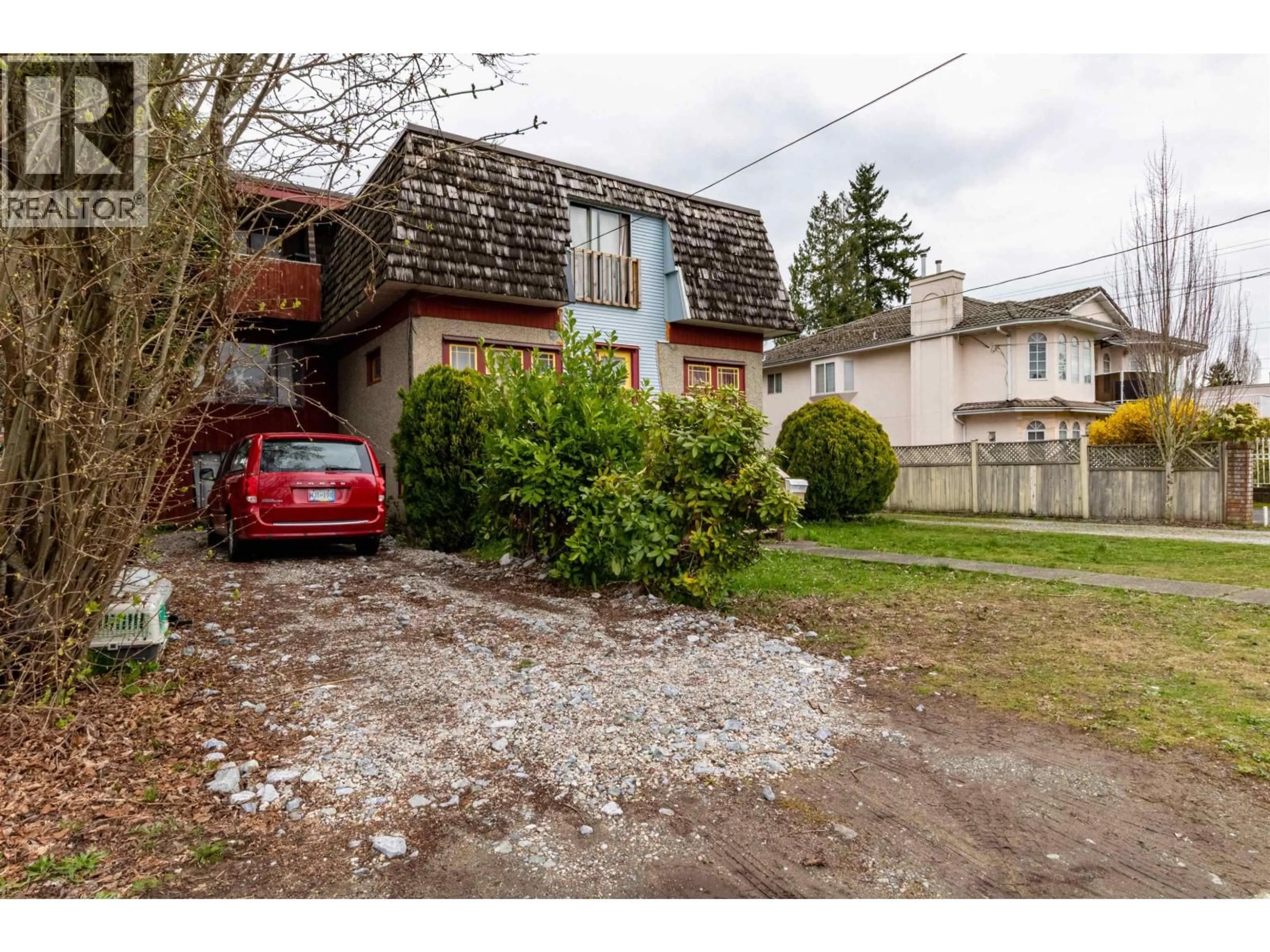 A pic from outside/outdoor area/front of a property/back of a property/a pic from drone, street for 4939 SIDLEY STREET, Burnaby British Columbia V5J1T6
